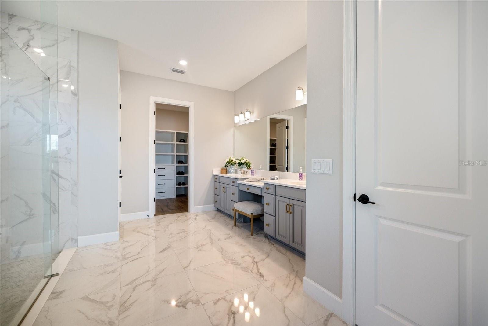 AZARIO ESPLANADE PH V - Residential