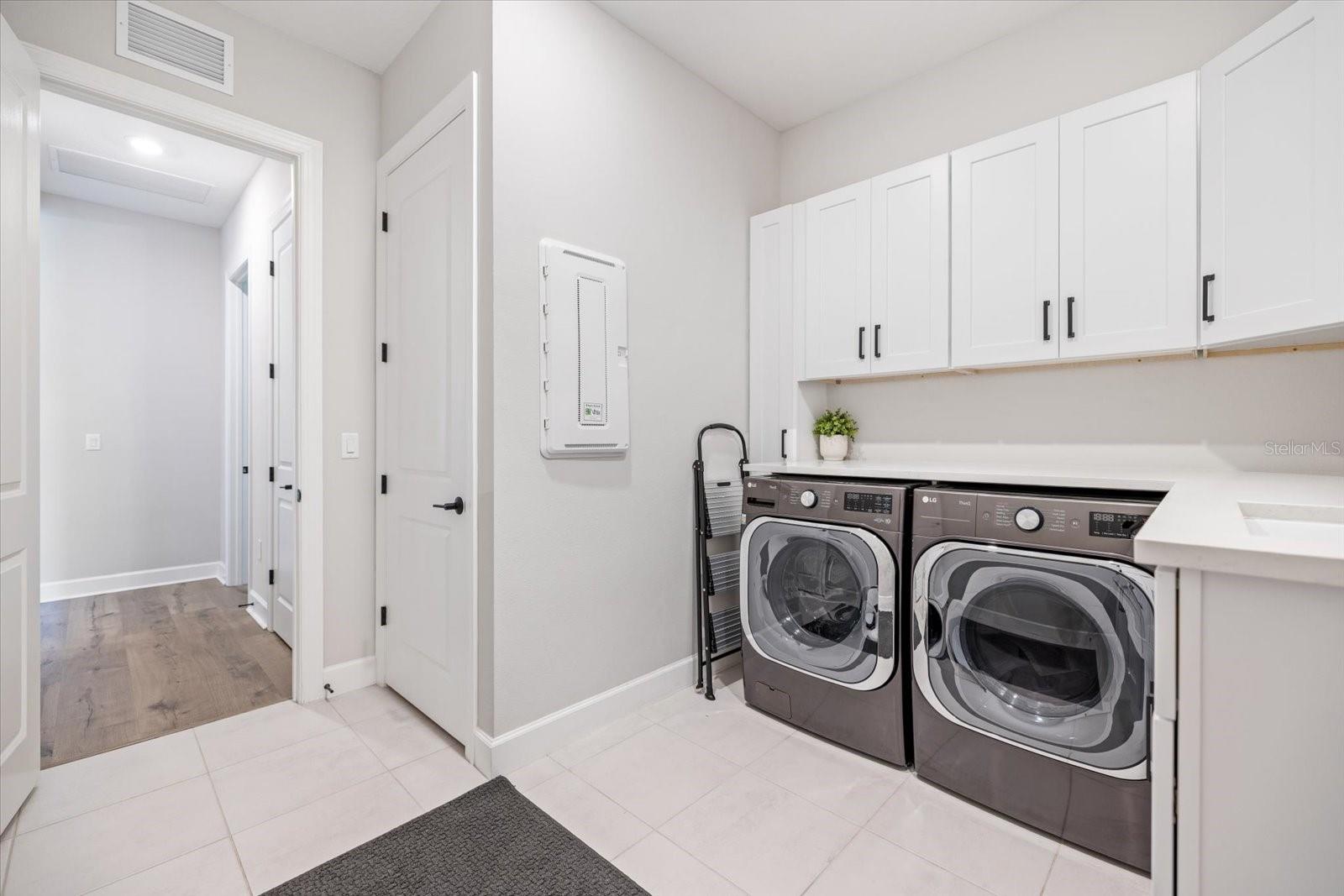 AZARIO ESPLANADE PH V - Residential