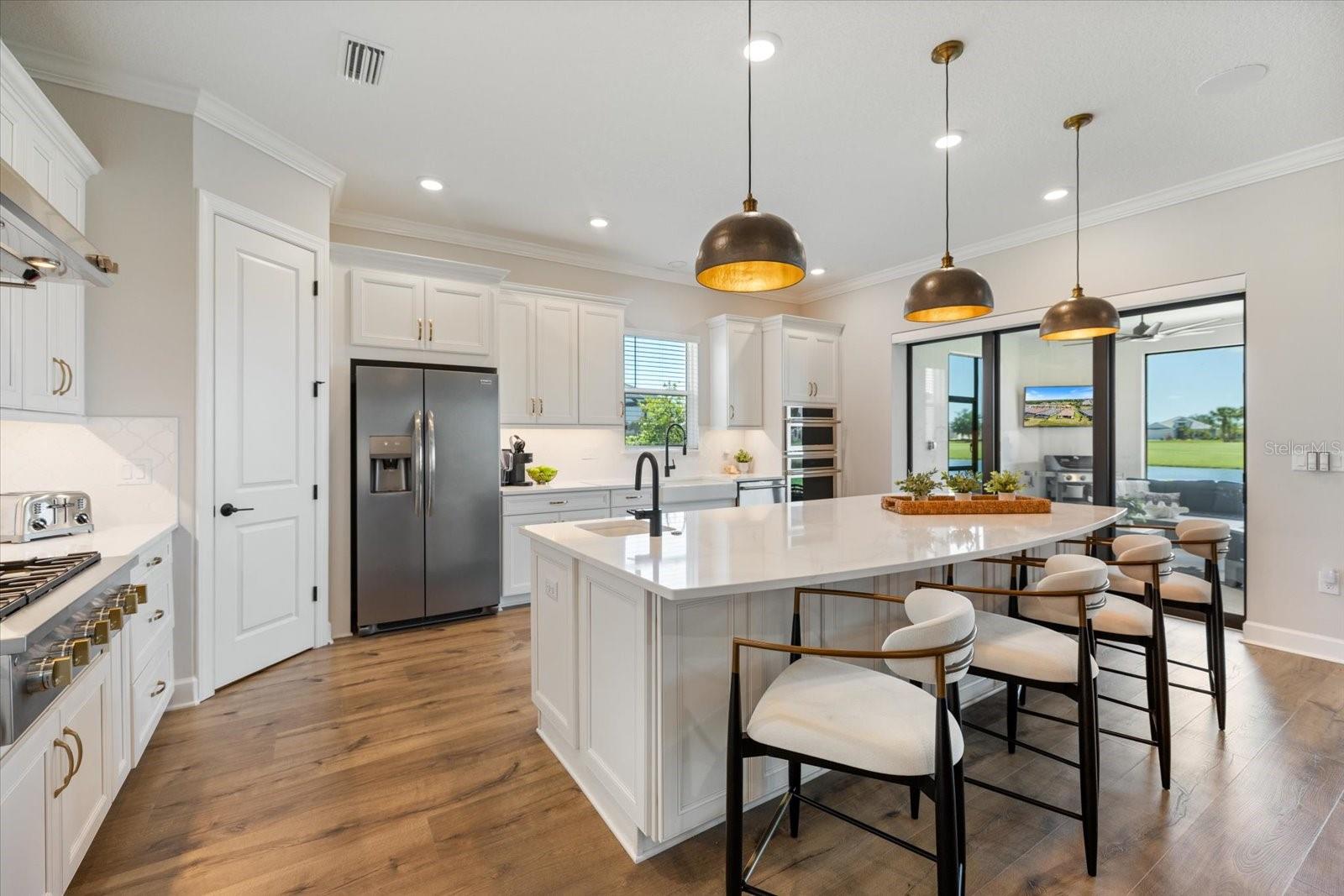 AZARIO ESPLANADE PH V - Residential