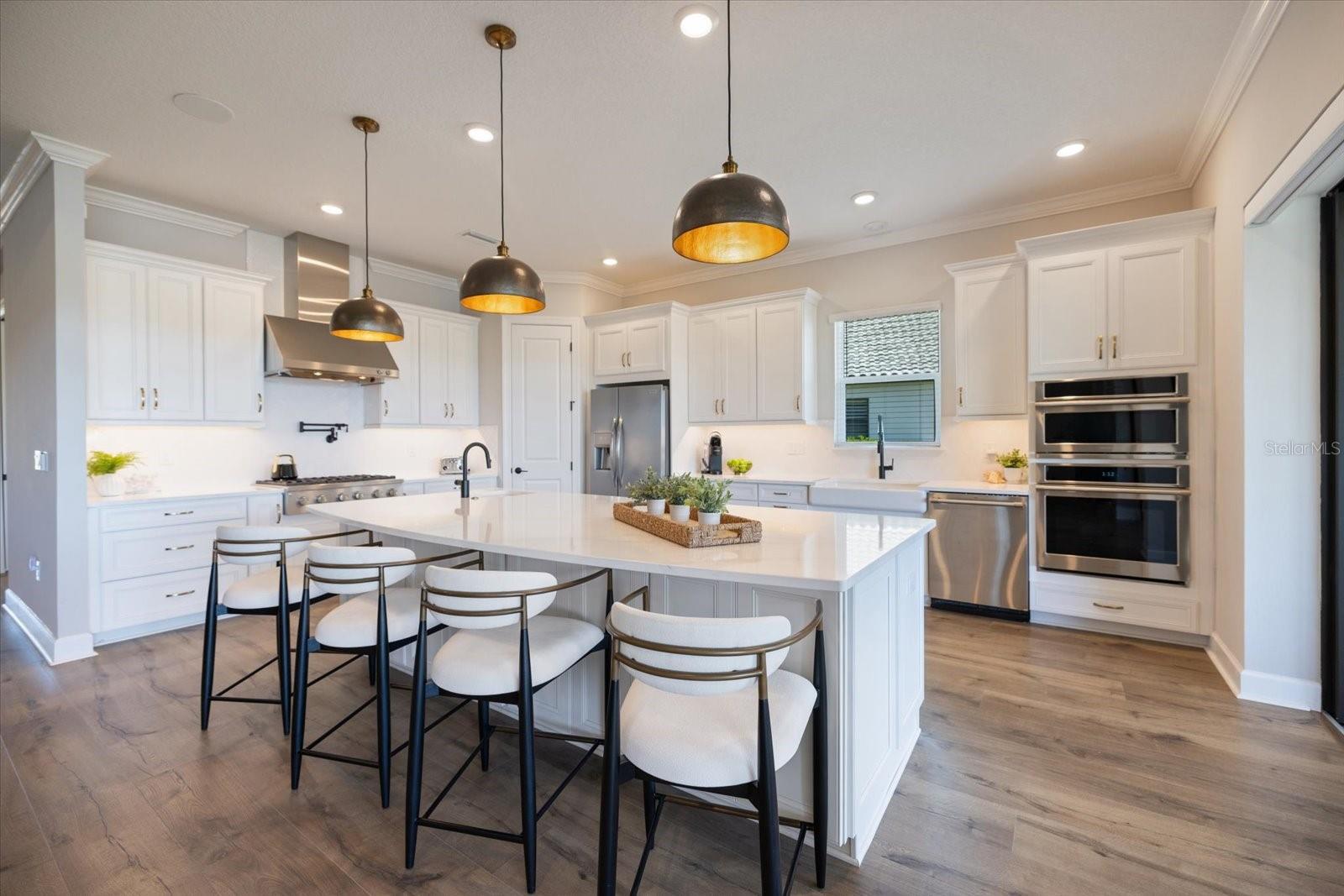 AZARIO ESPLANADE PH V - Residential