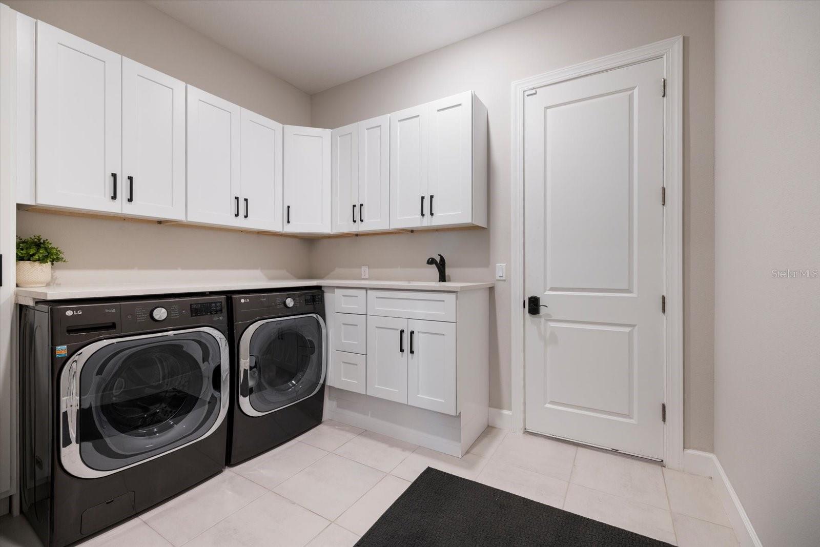 AZARIO ESPLANADE PH V - Residential