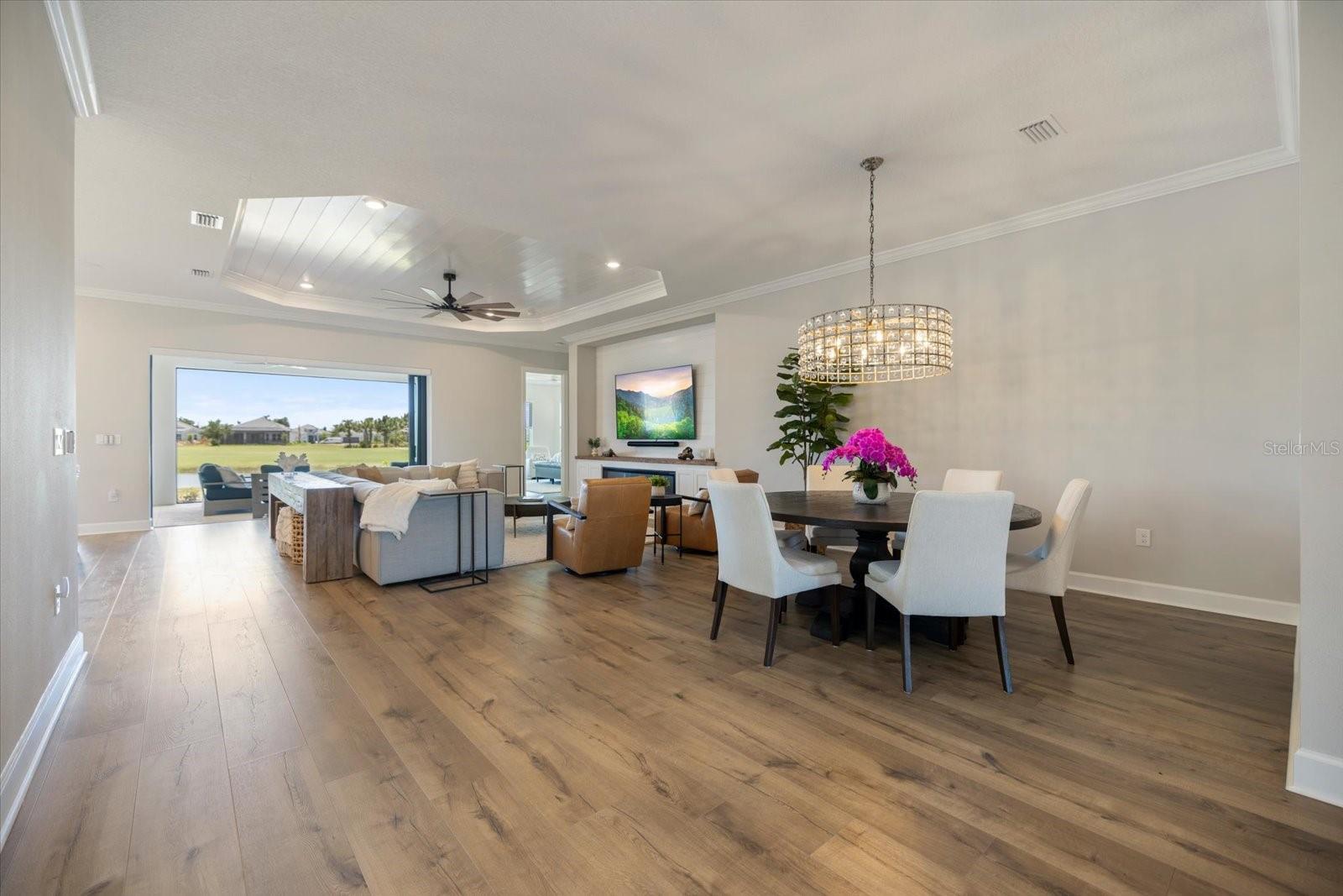 AZARIO ESPLANADE PH V - Residential