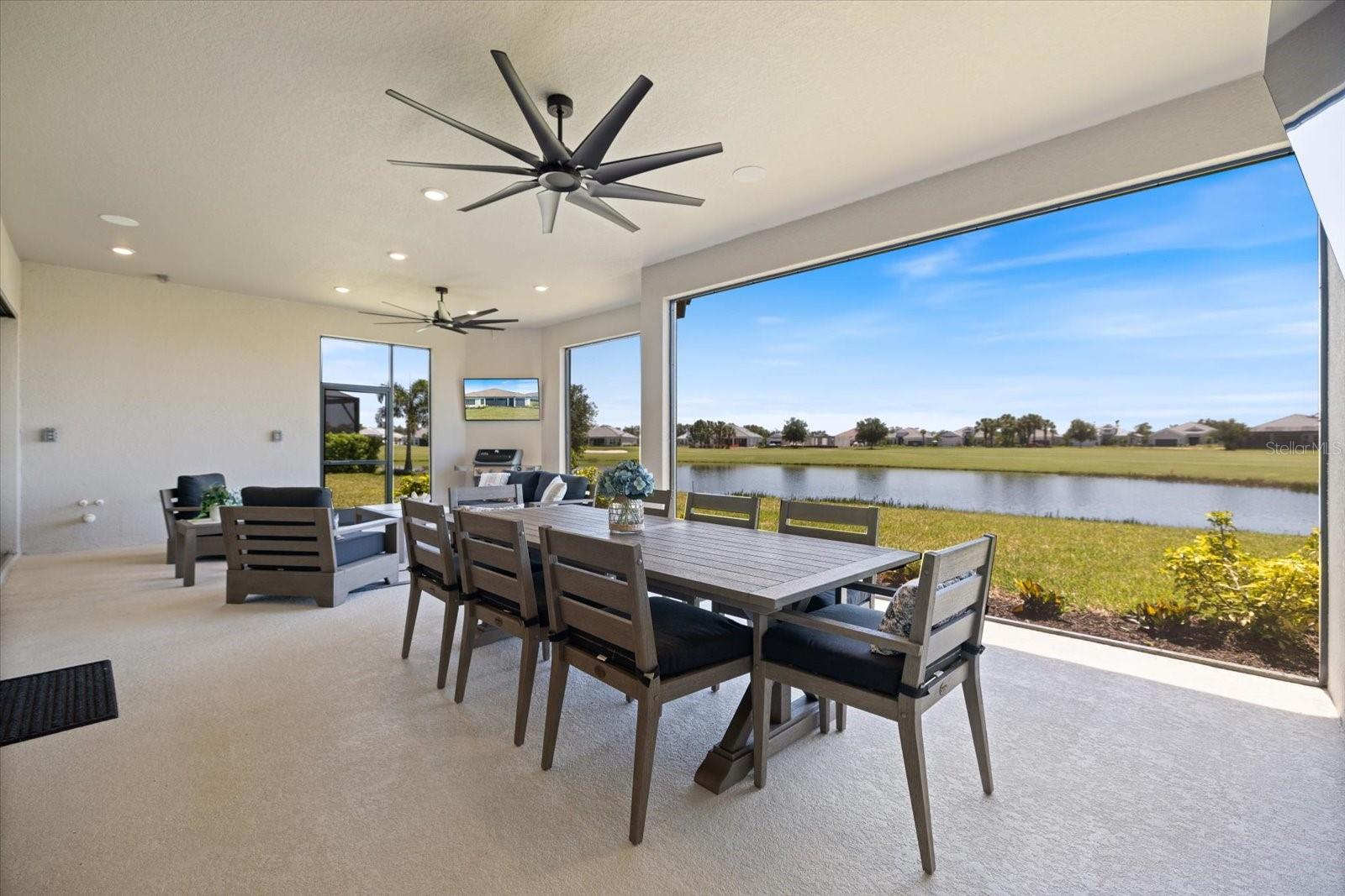 AZARIO ESPLANADE PH V - Residential