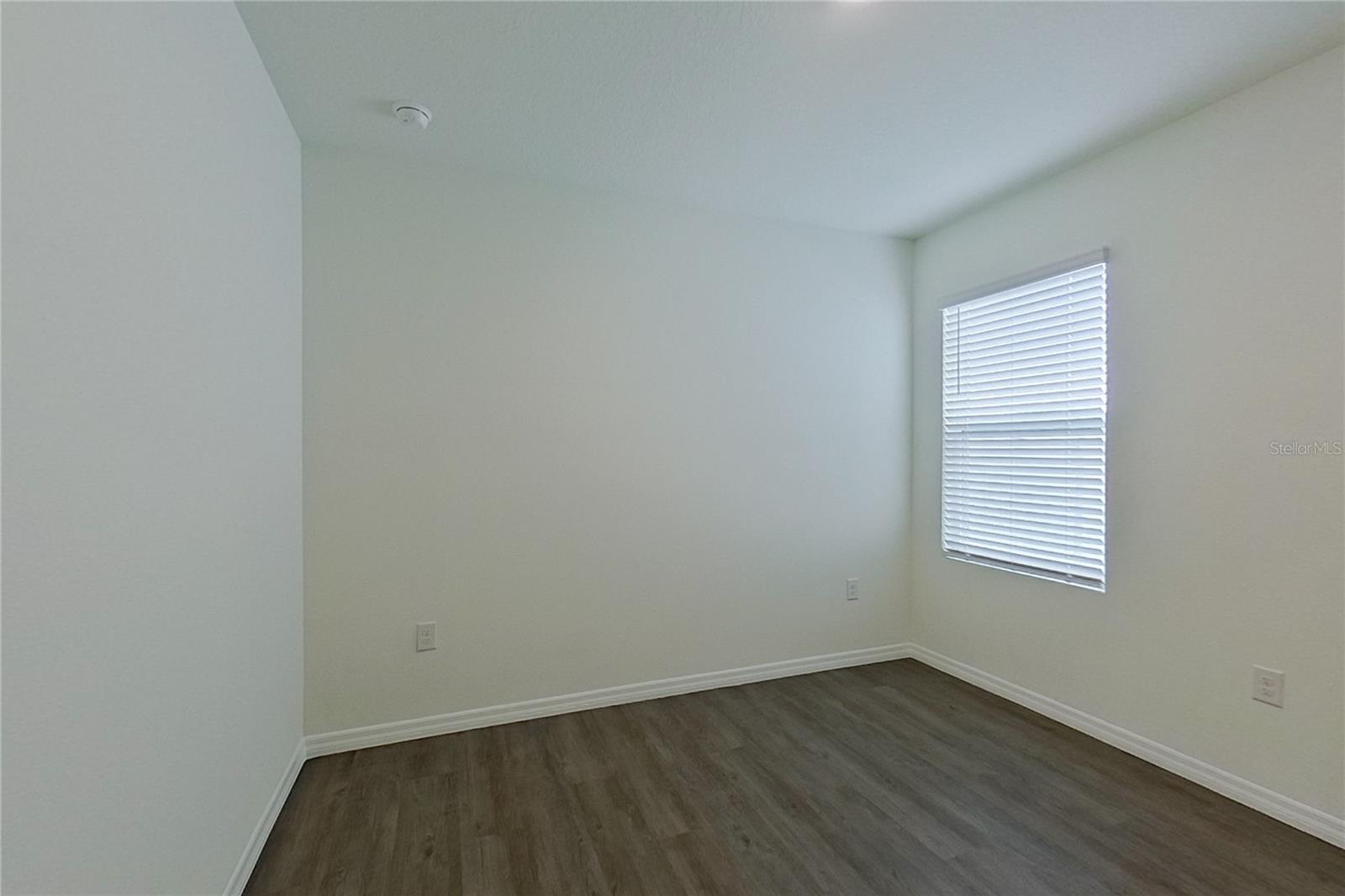 LAKE GRIFFIN RESERVE - Residential Lease