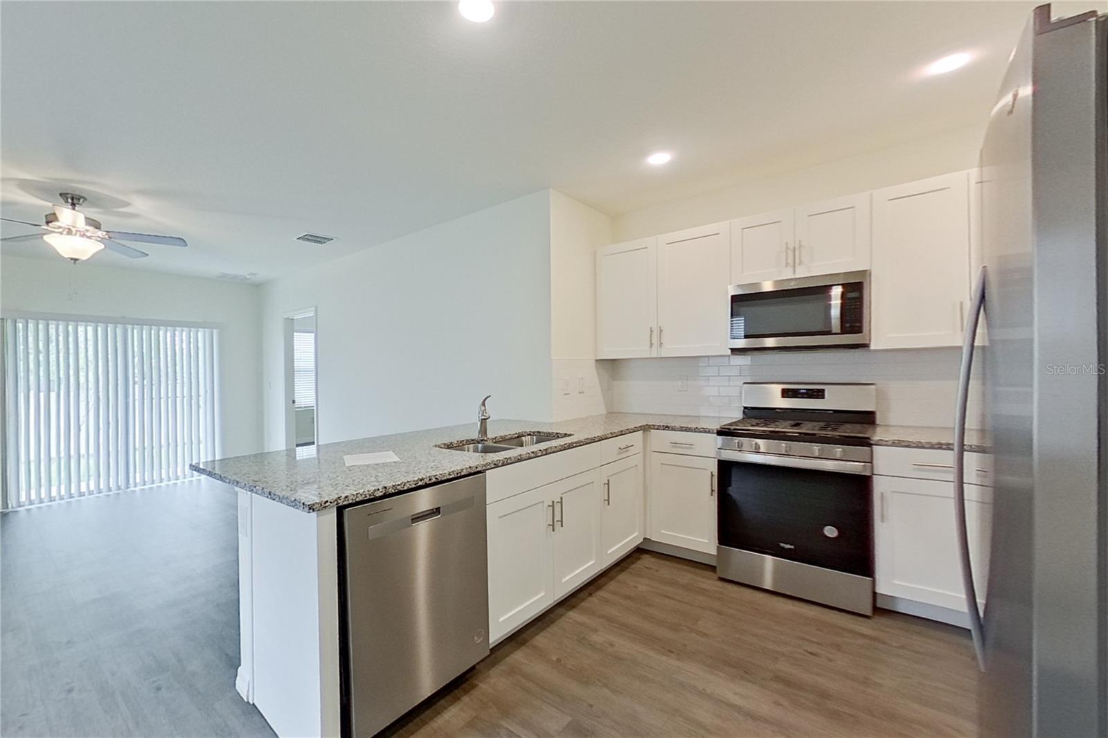 LAKE GRIFFIN RESERVE - Residential Lease