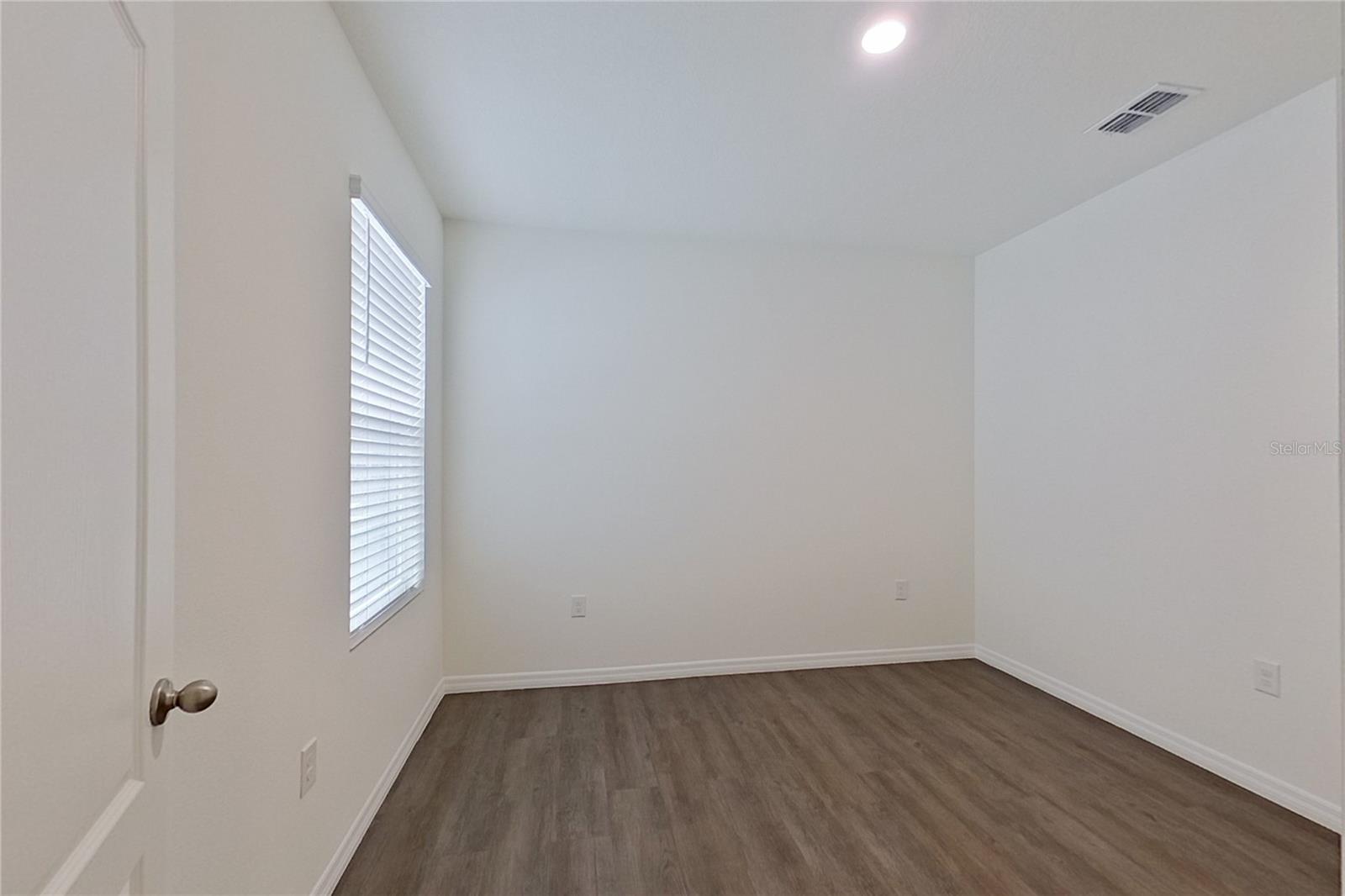 LAKE GRIFFIN RESERVE - Residential Lease