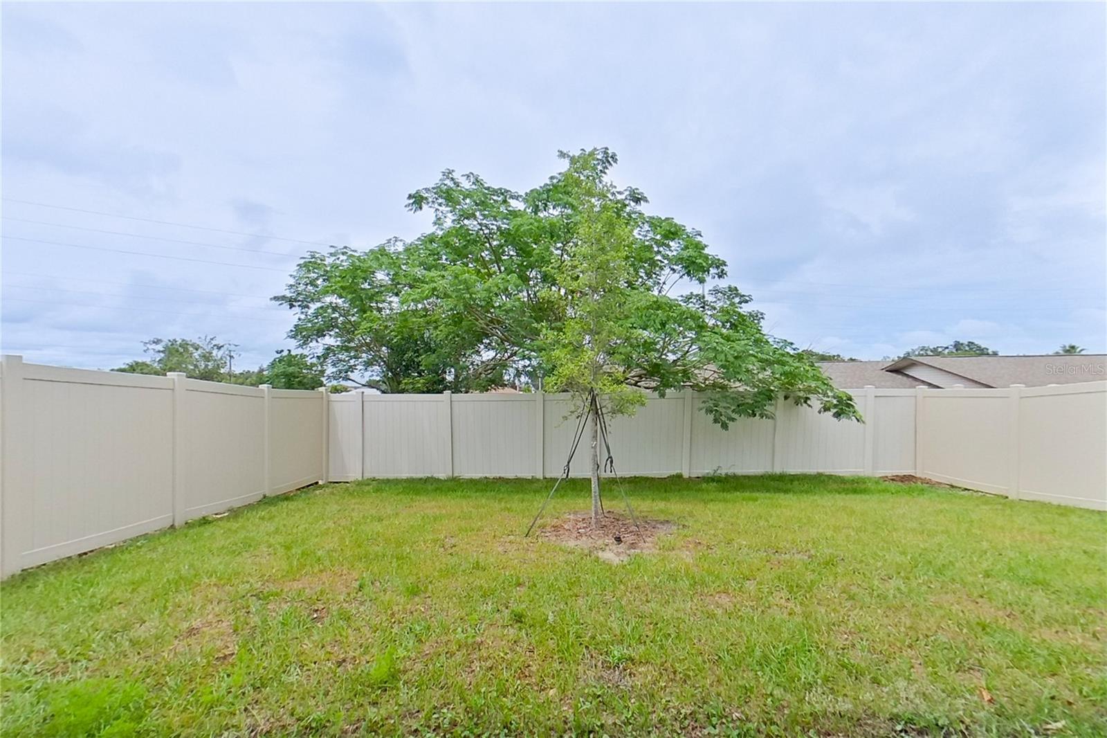 LAKE GRIFFIN RESERVE - Residential Lease