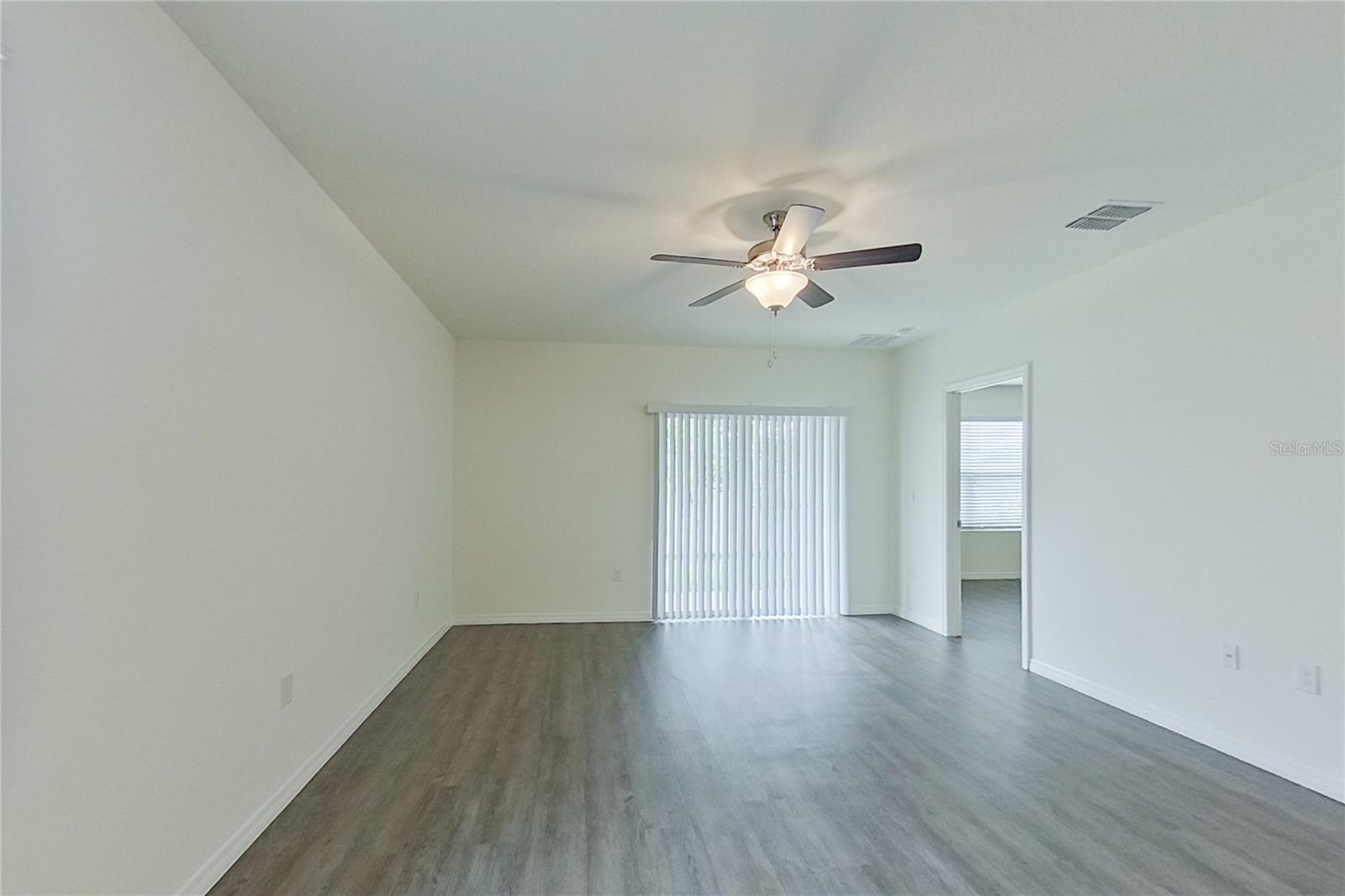 LAKE GRIFFIN RESERVE - Residential Lease