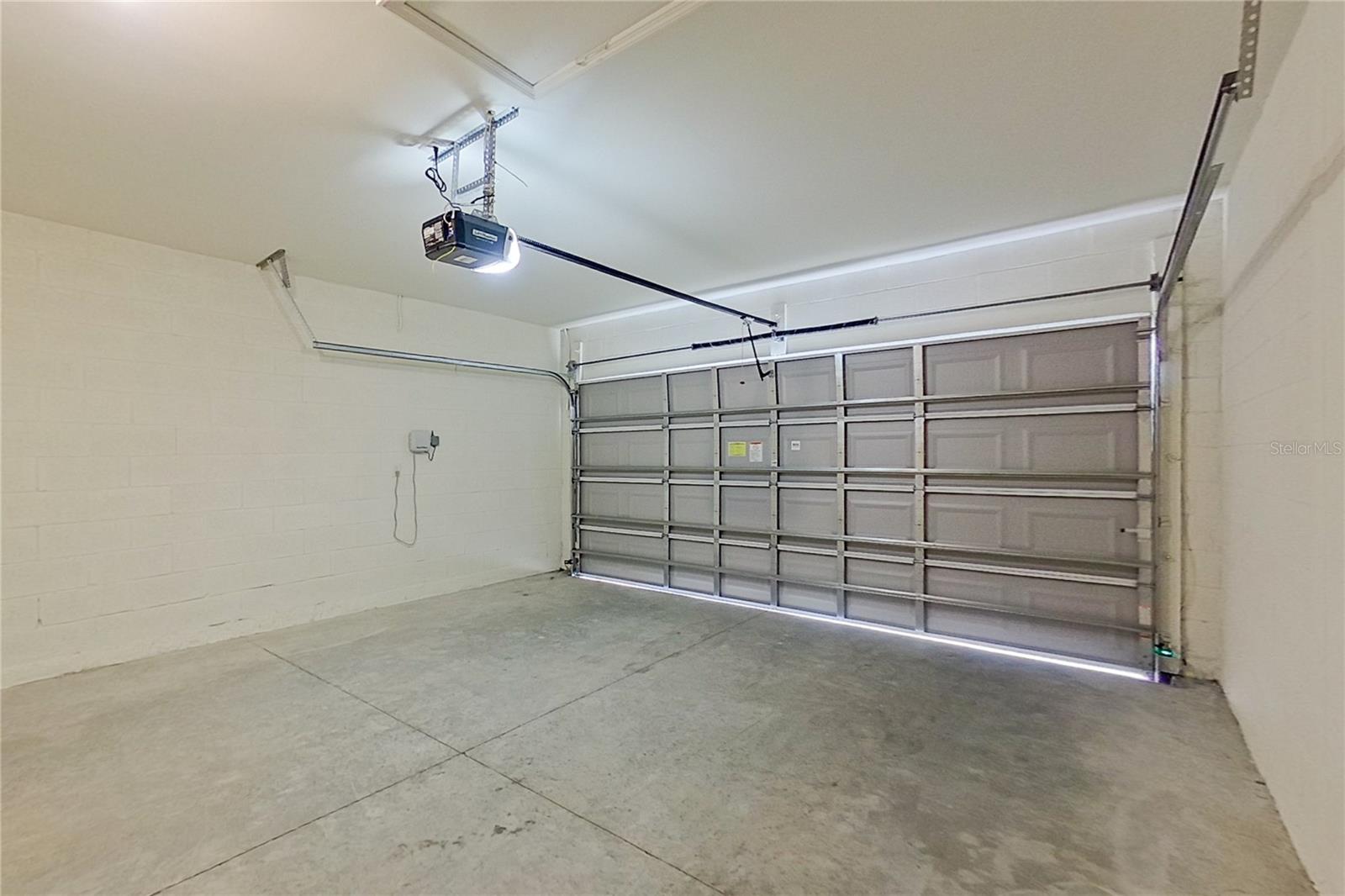 LAKE GRIFFIN RESERVE - Residential Lease