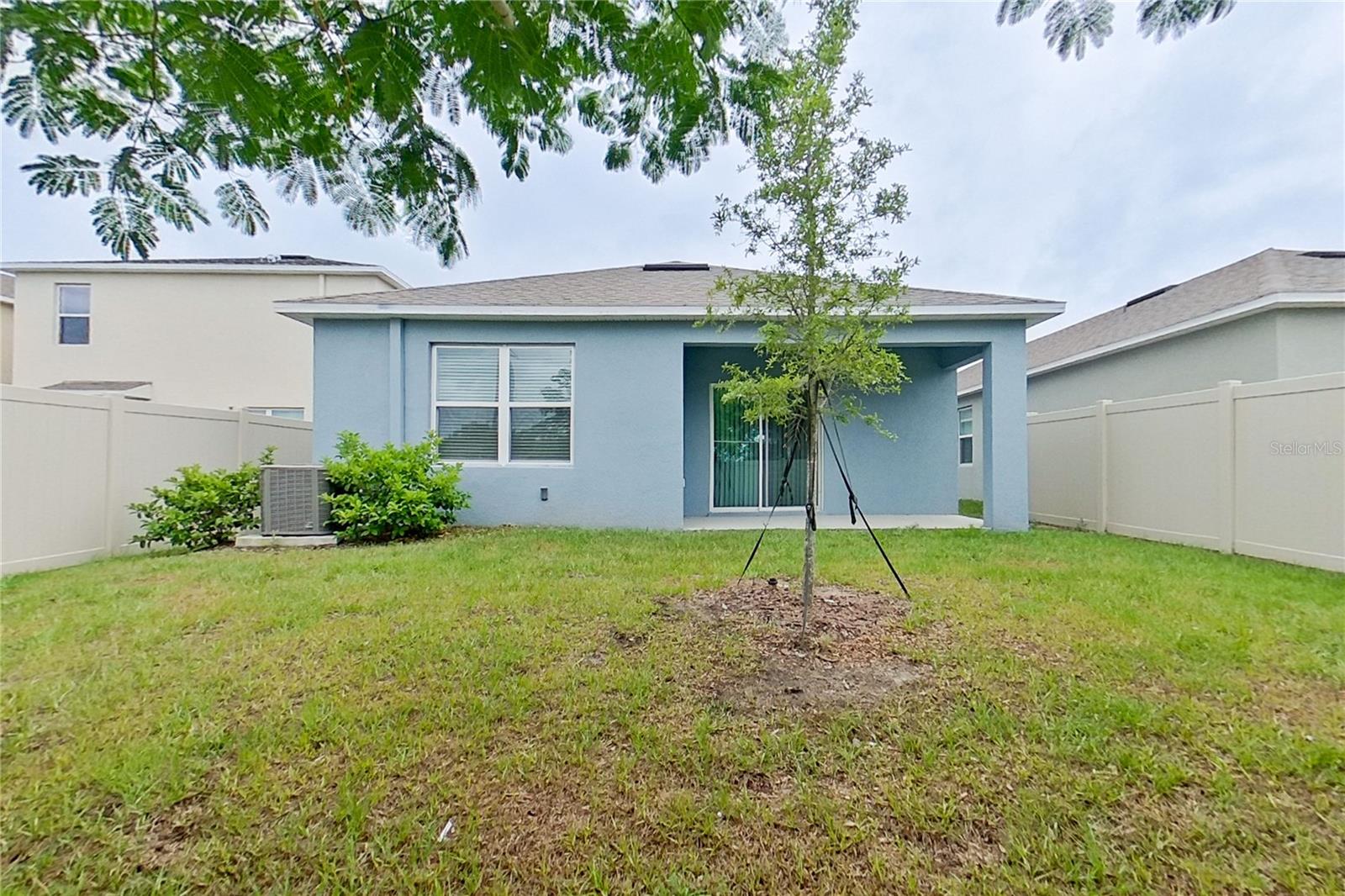 LAKE GRIFFIN RESERVE - Residential Lease