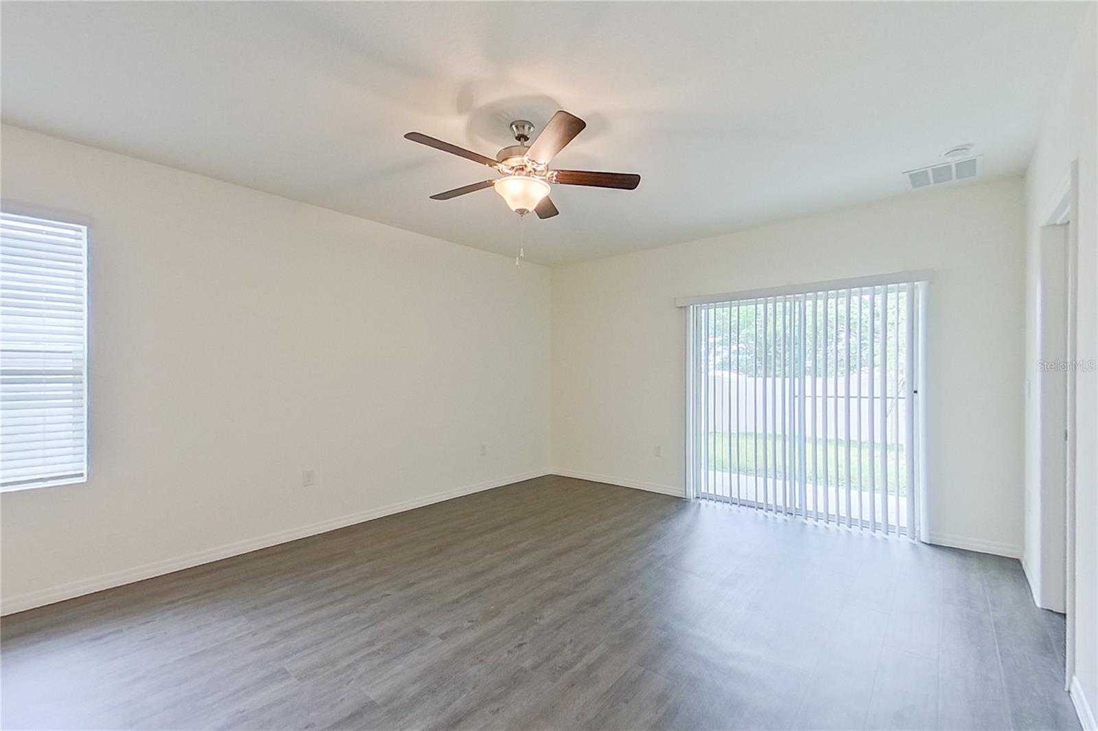 LAKE GRIFFIN RESERVE - Residential Lease