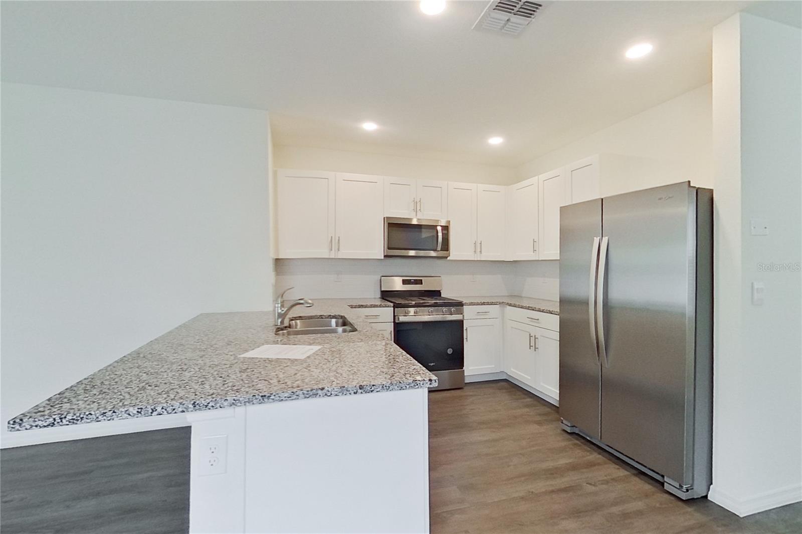 LAKE GRIFFIN RESERVE - Residential Lease