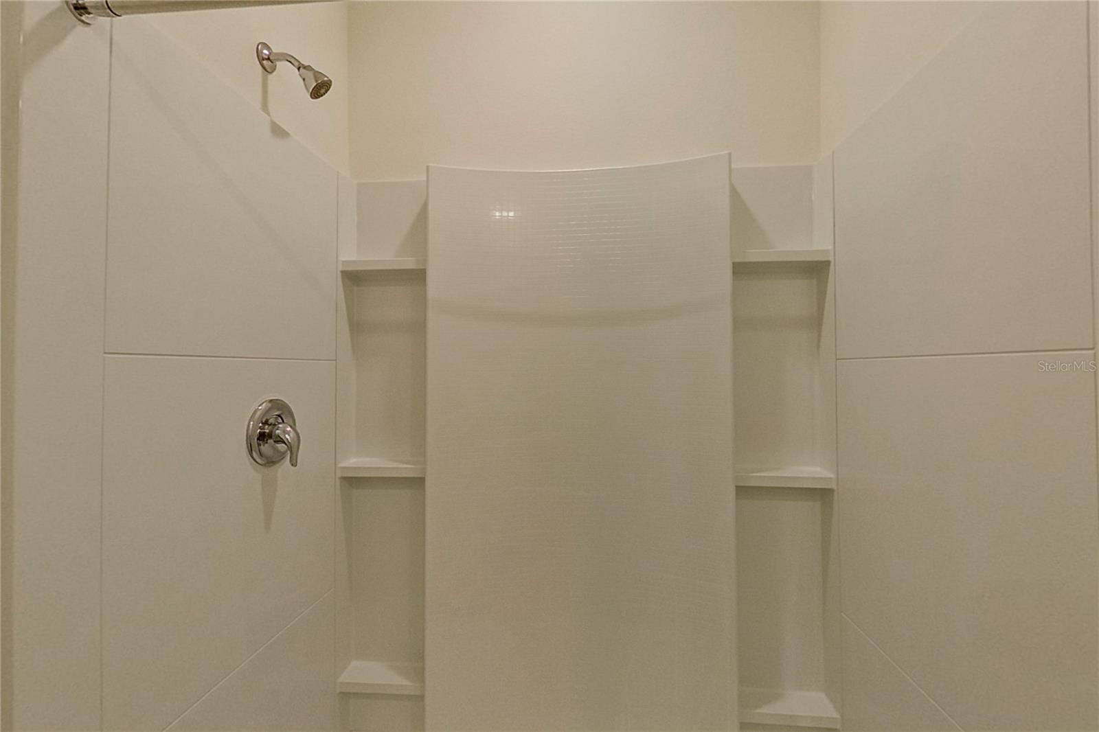 LAKE GRIFFIN RESERVE - Residential Lease