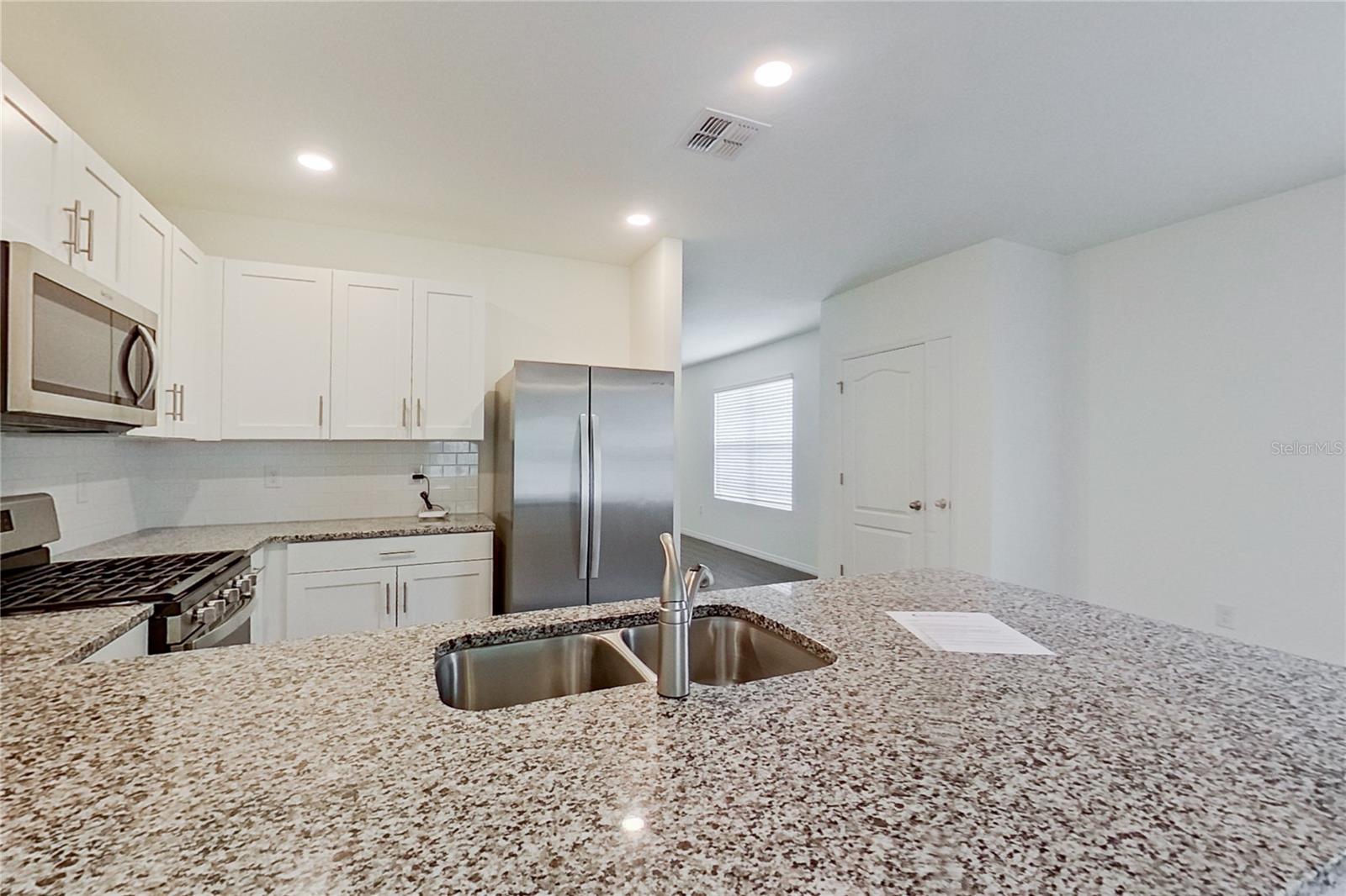 LAKE GRIFFIN RESERVE - Residential Lease