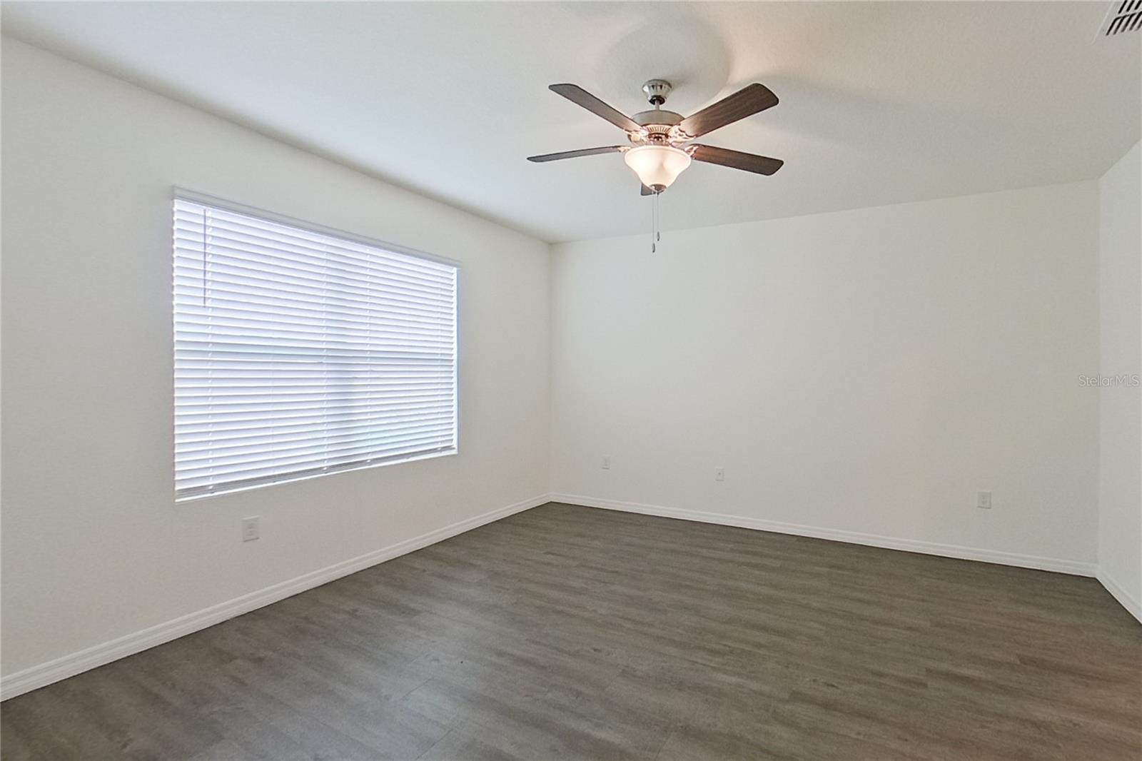 LAKE GRIFFIN RESERVE - Residential Lease