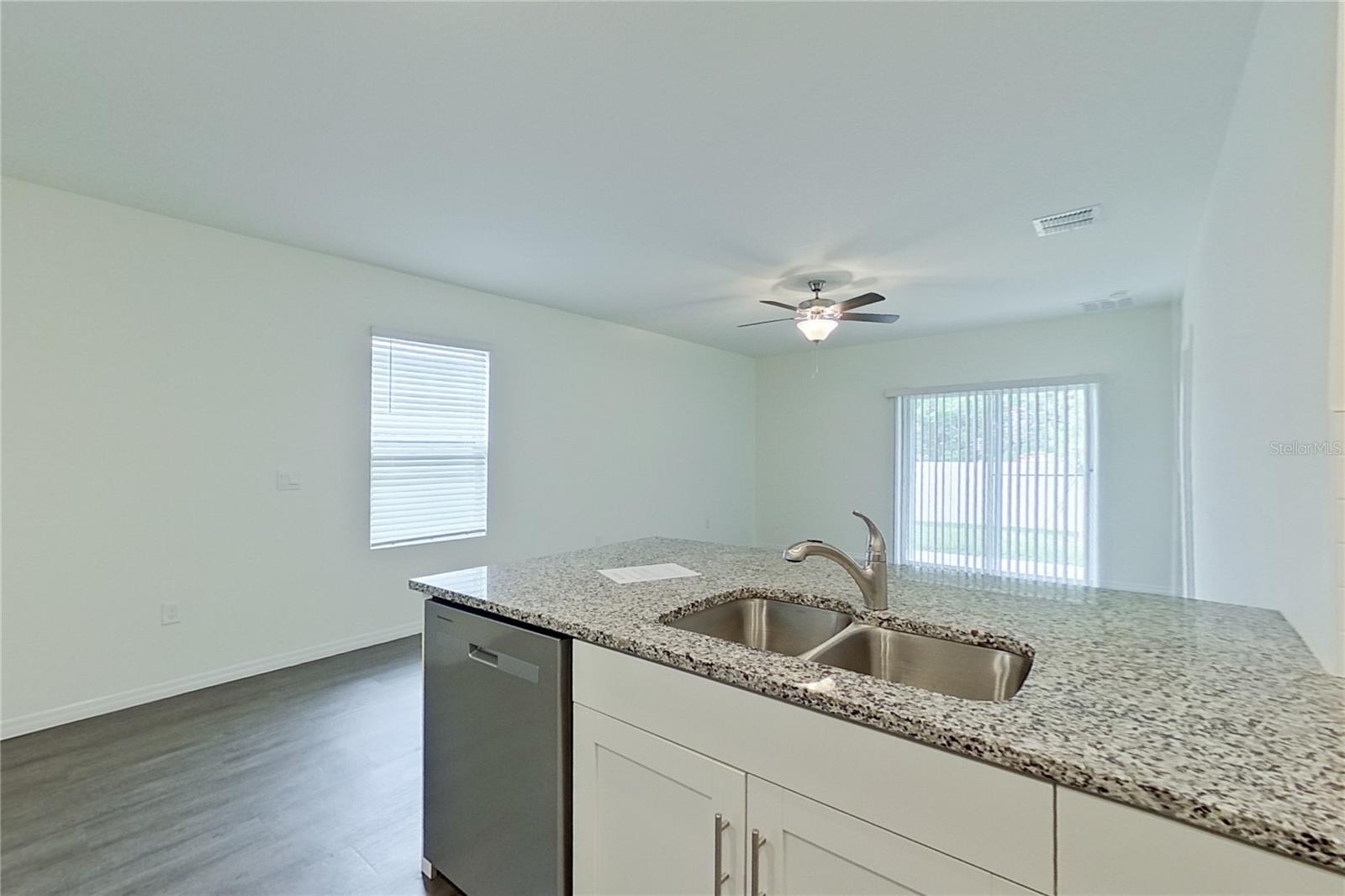 LAKE GRIFFIN RESERVE - Residential Lease