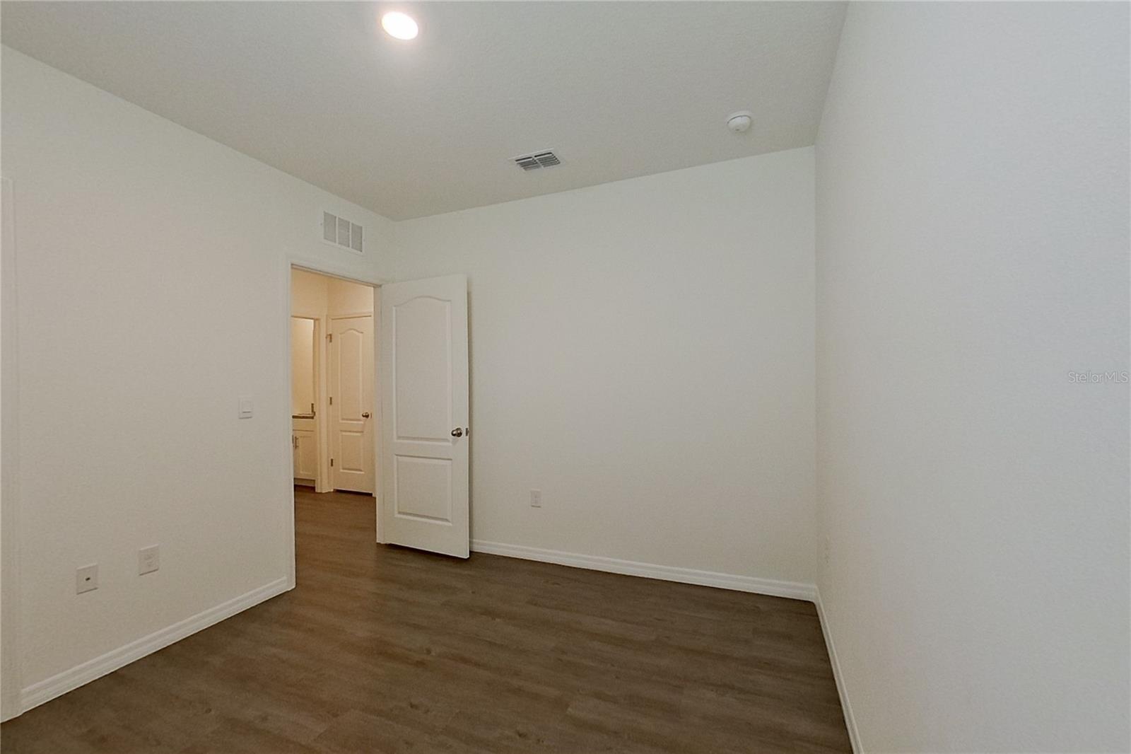 LAKE GRIFFIN RESERVE - Residential Lease