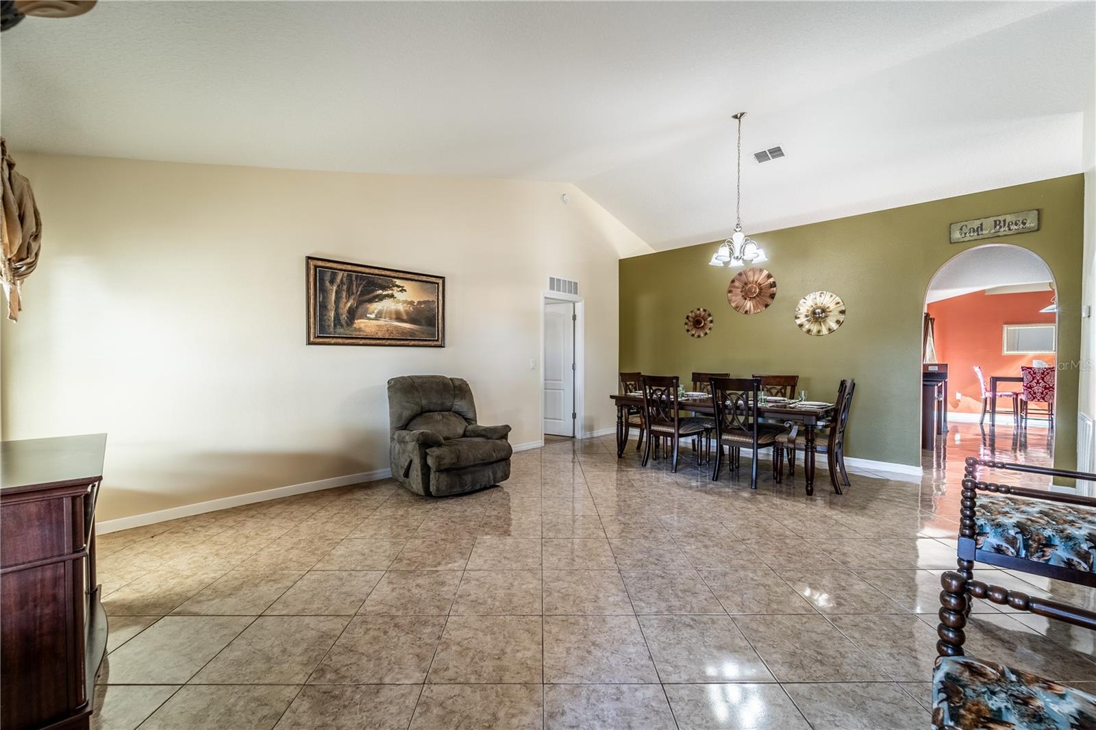 101 LOS ARBOR DRIVE