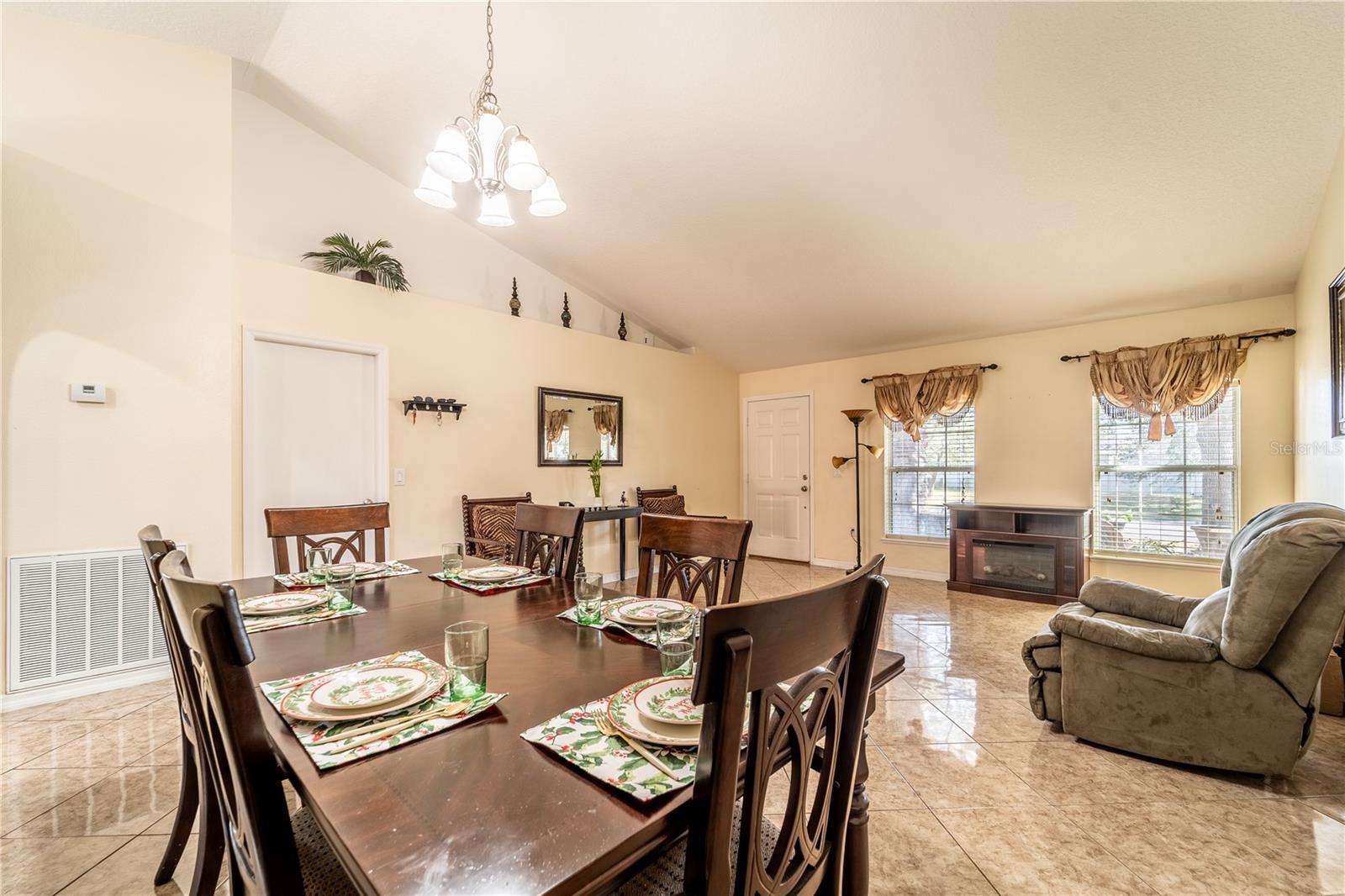 101 LOS ARBOR DRIVE
