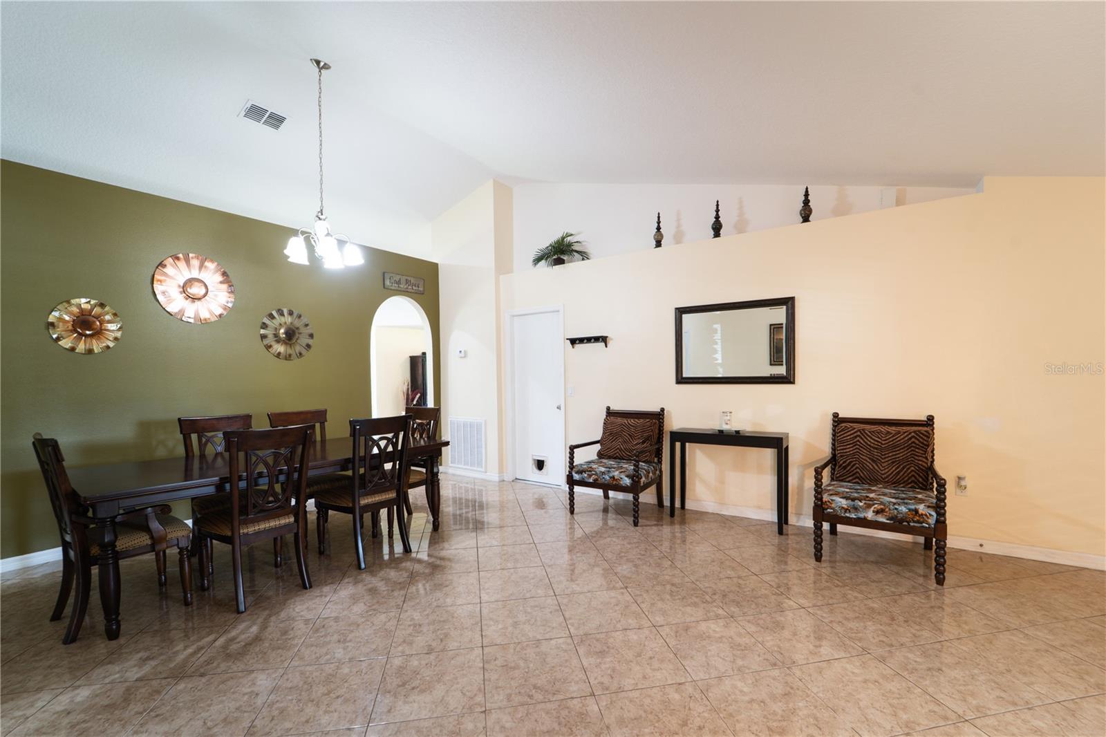 101 LOS ARBOR DRIVE