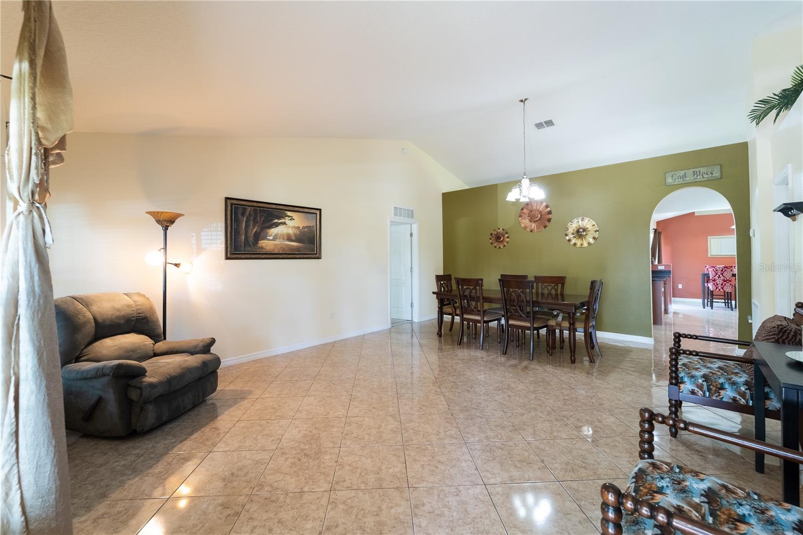101 LOS ARBOR DRIVE