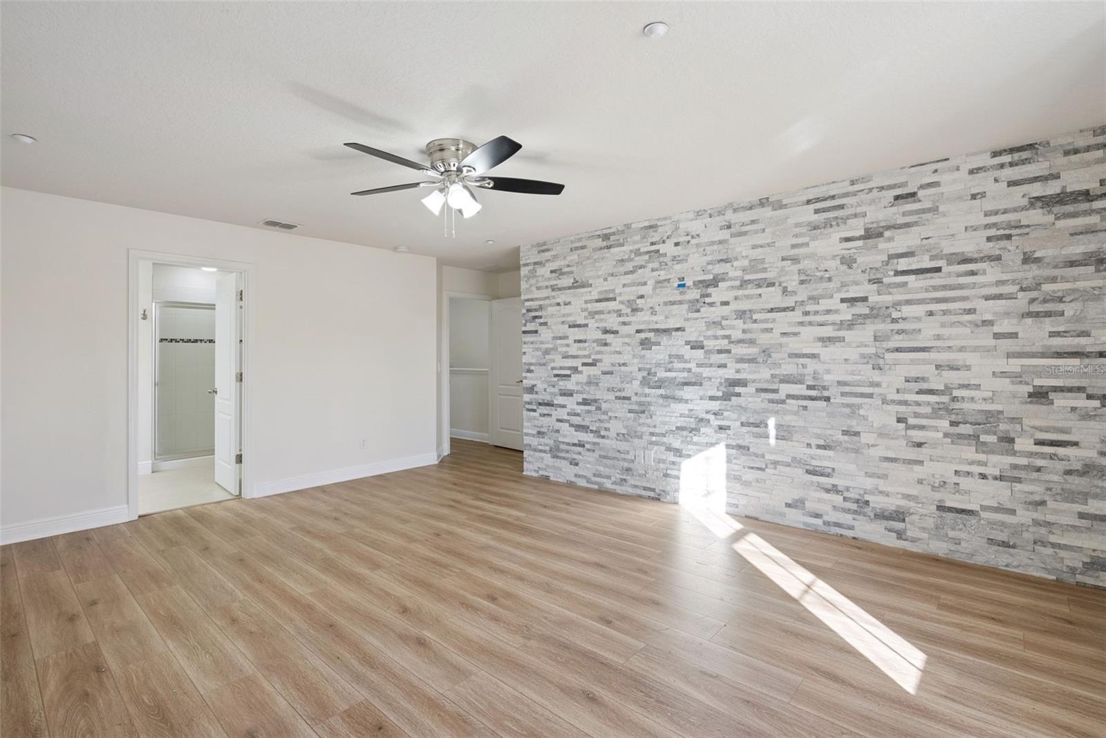 ALOMA TRAILS - Residential Lease