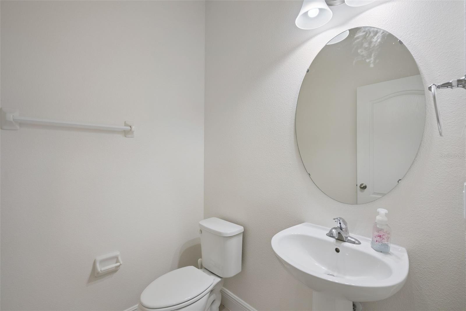 ALOMA TRAILS - Residential Lease
