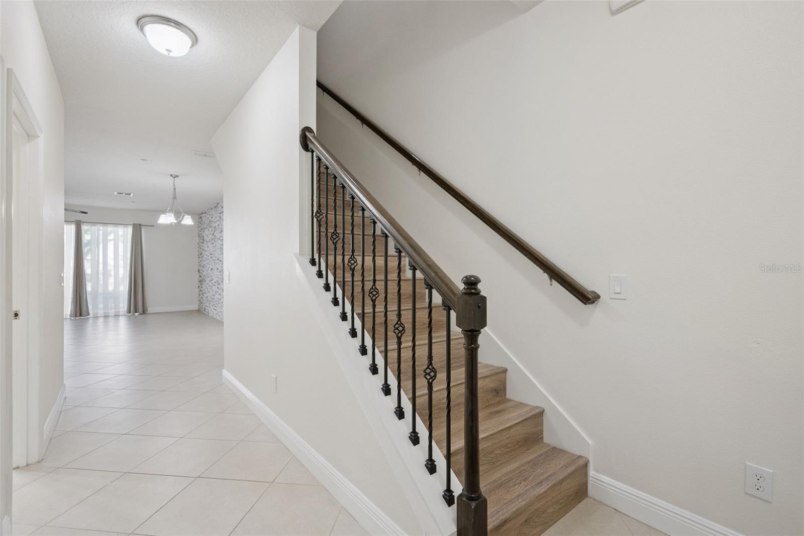 ALOMA TRAILS - Residential Lease