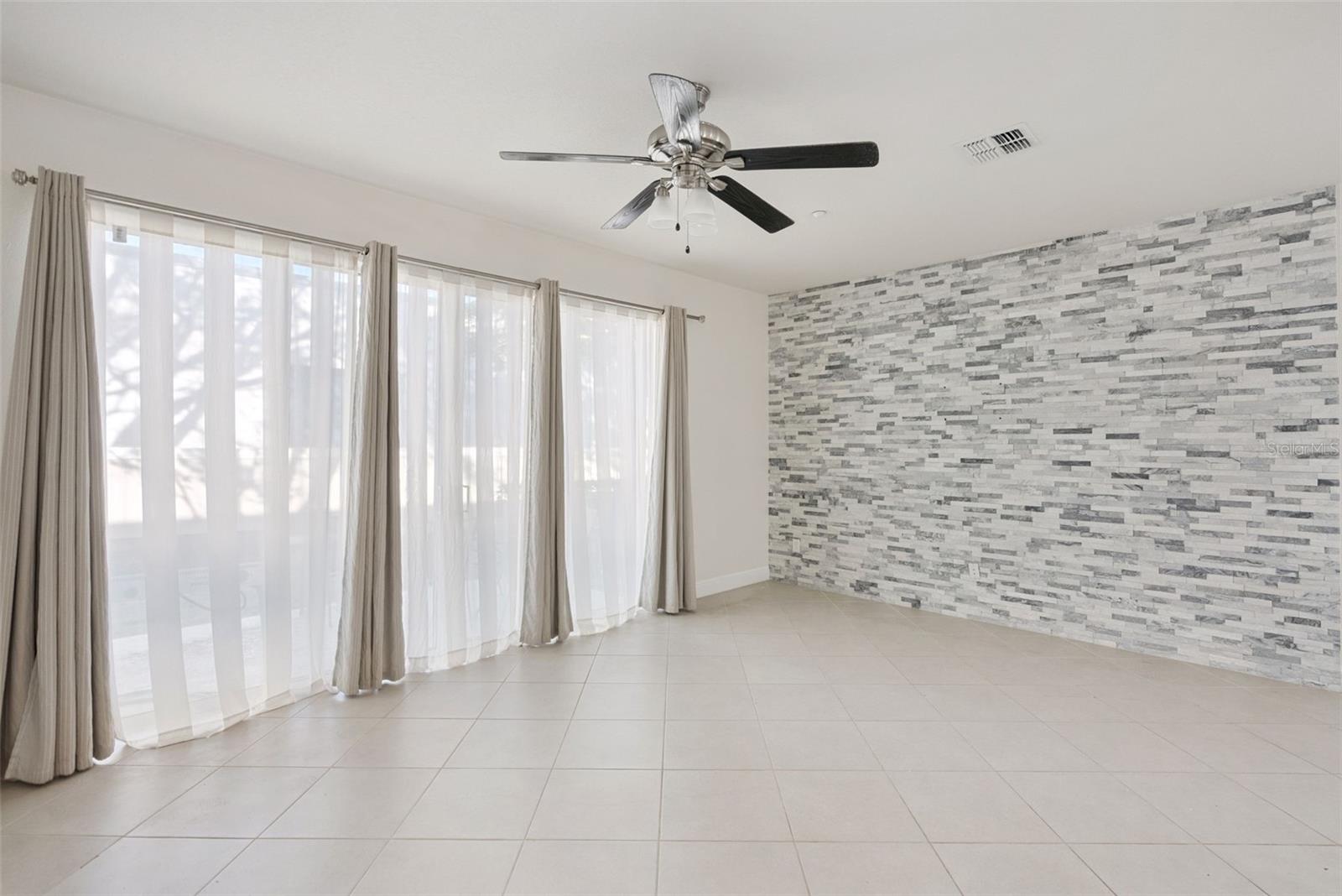 ALOMA TRAILS - Residential Lease