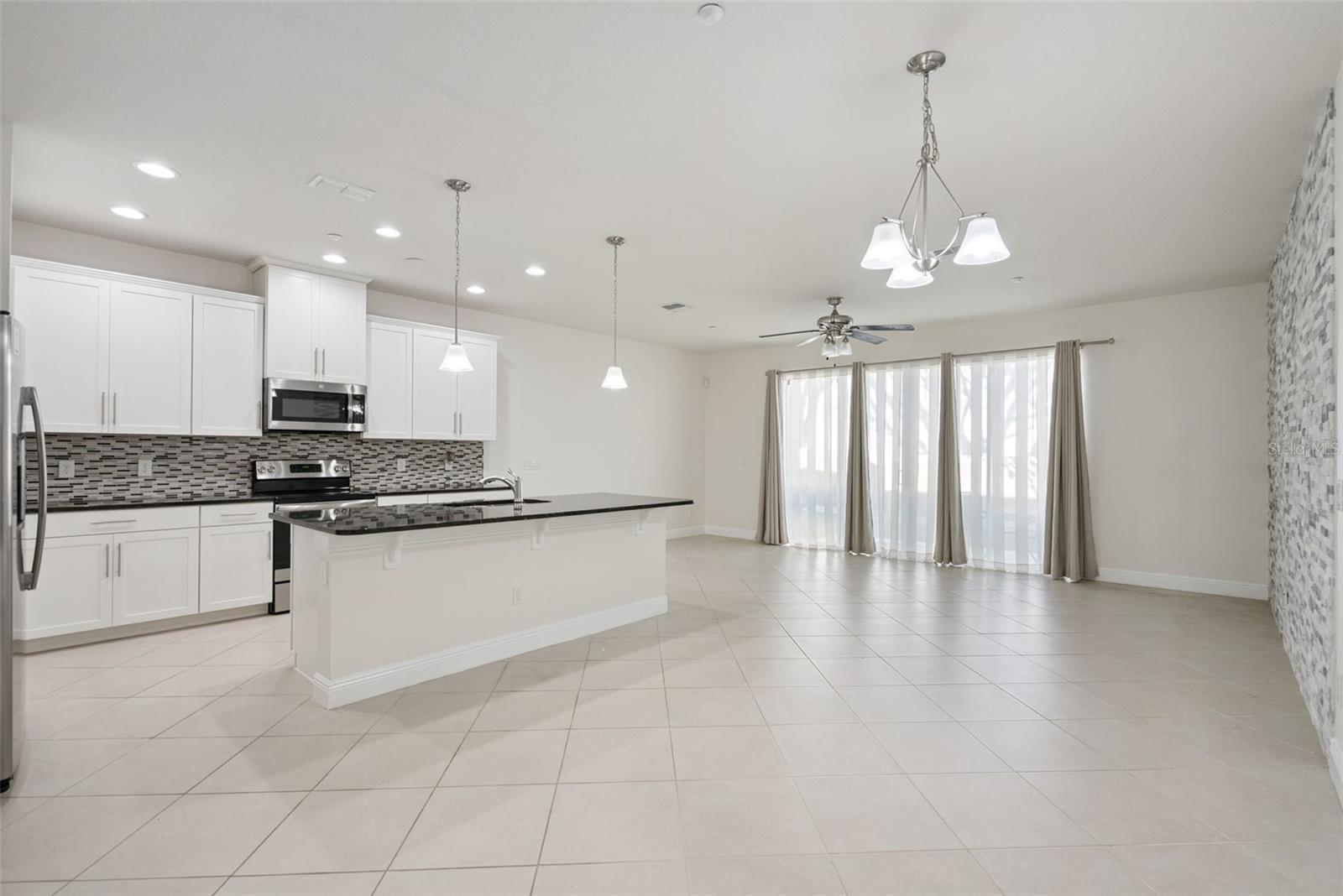 ALOMA TRAILS - Residential Lease