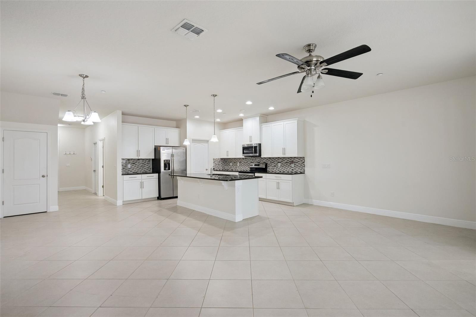 ALOMA TRAILS - Residential Lease