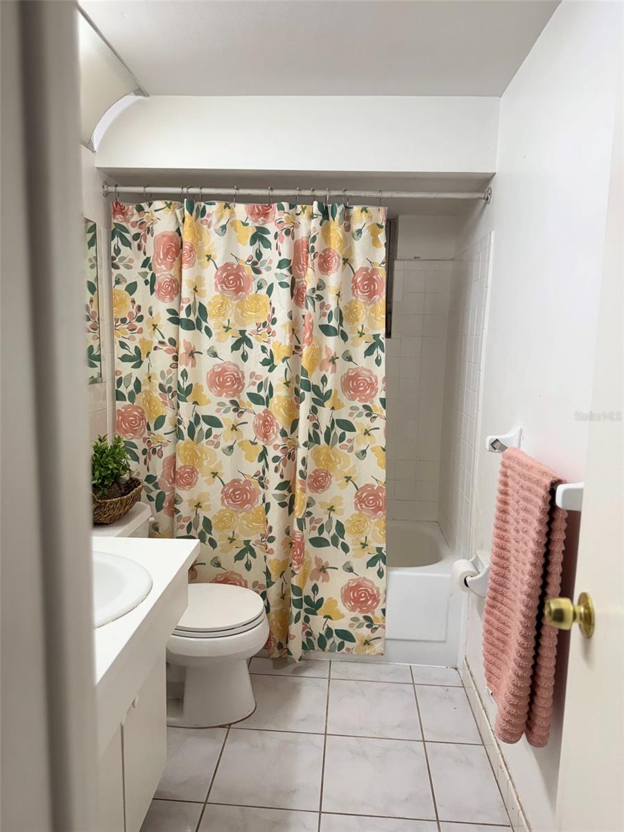 BEACON SQUARE - Residential Lease