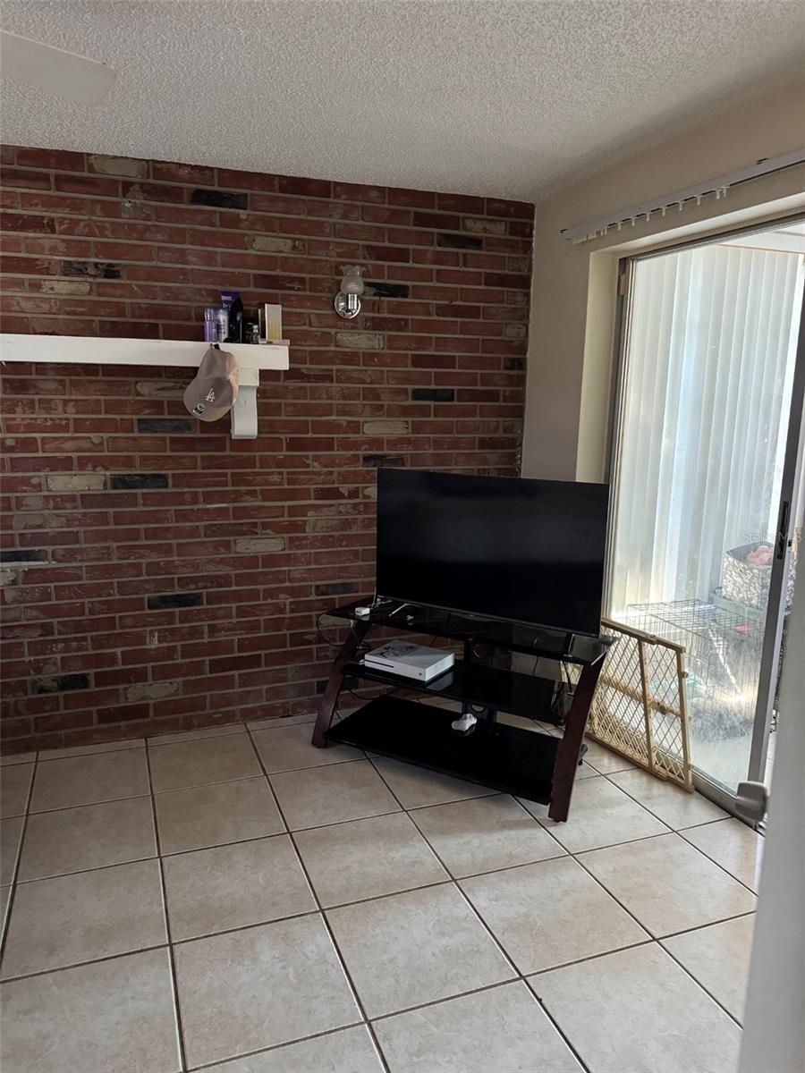 BEACON SQUARE - Residential Lease