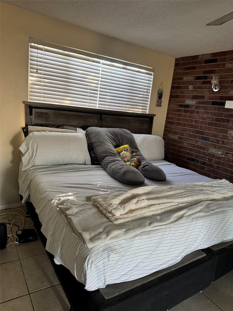 BEACON SQUARE - Residential Lease