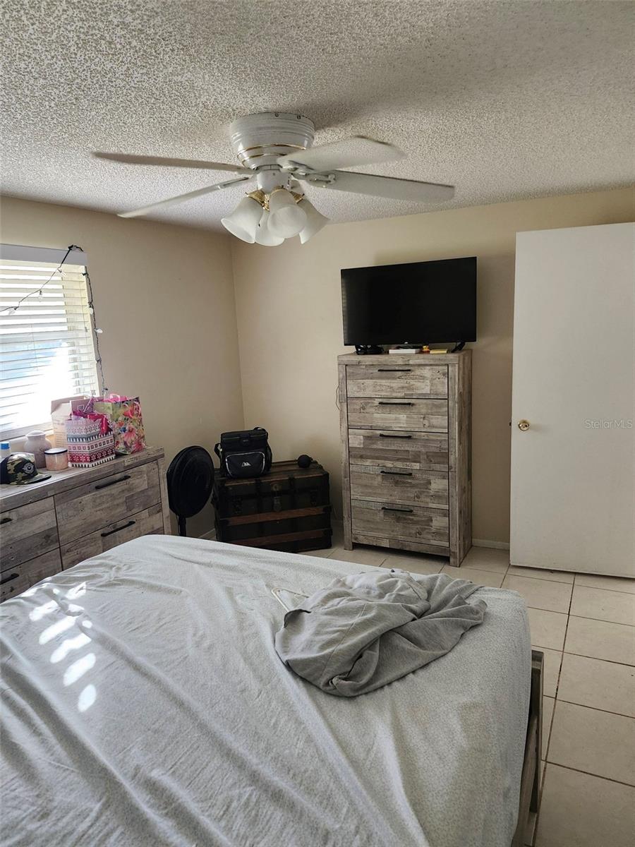 BEACON SQUARE - Residential Lease