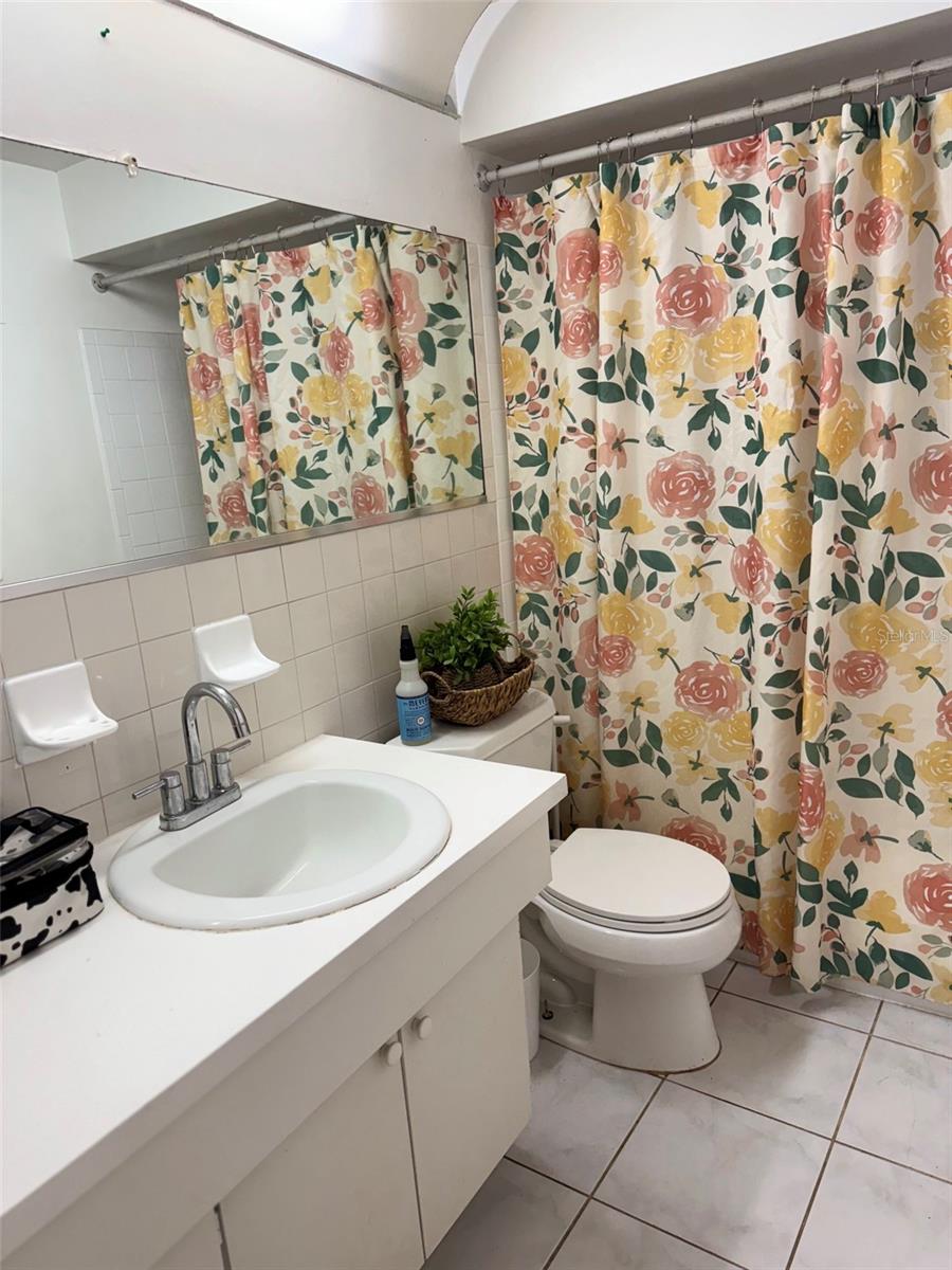 BEACON SQUARE - Residential Lease