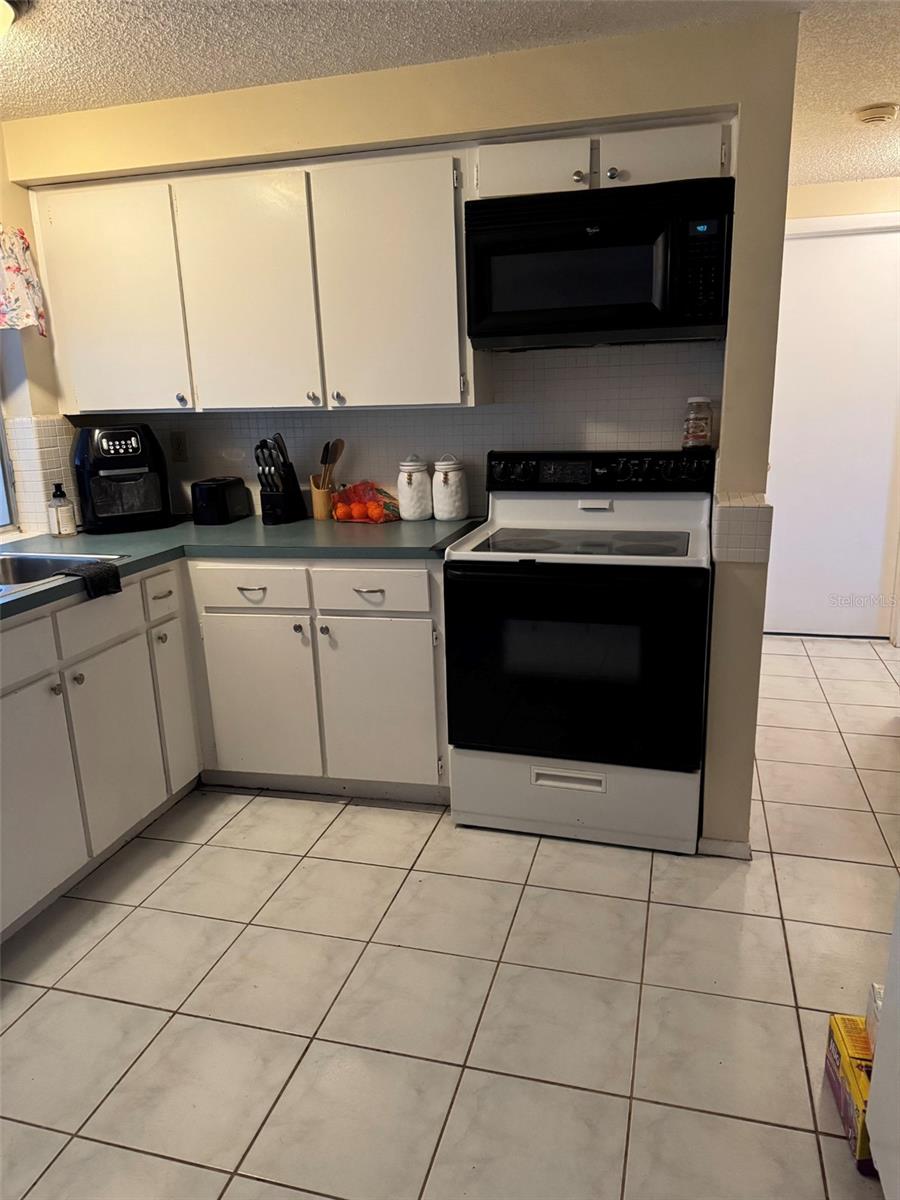 BEACON SQUARE - Residential Lease