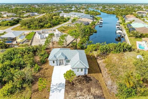 A home in PORT CHARLOTTE