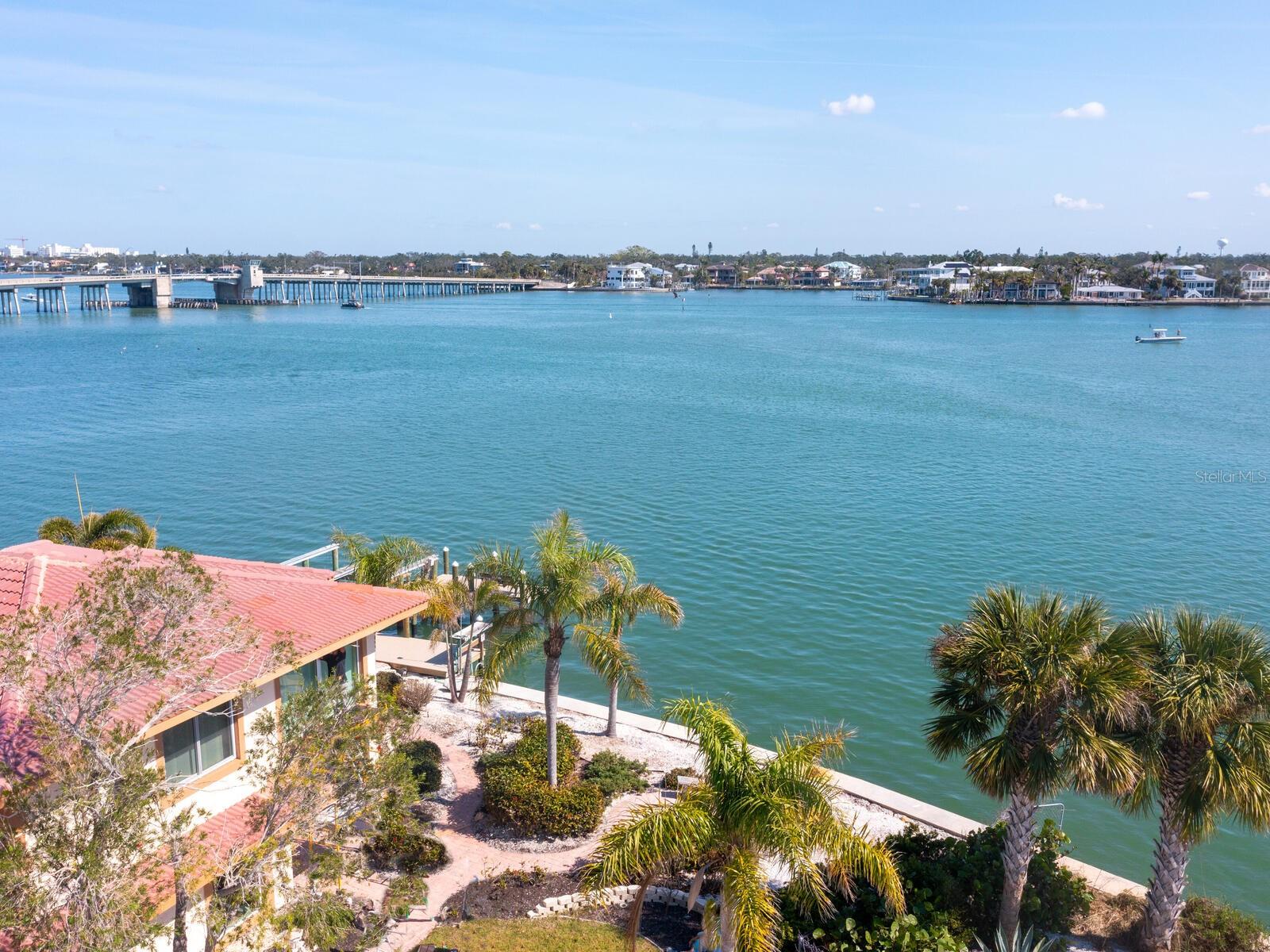 894 FREELING DRIVE