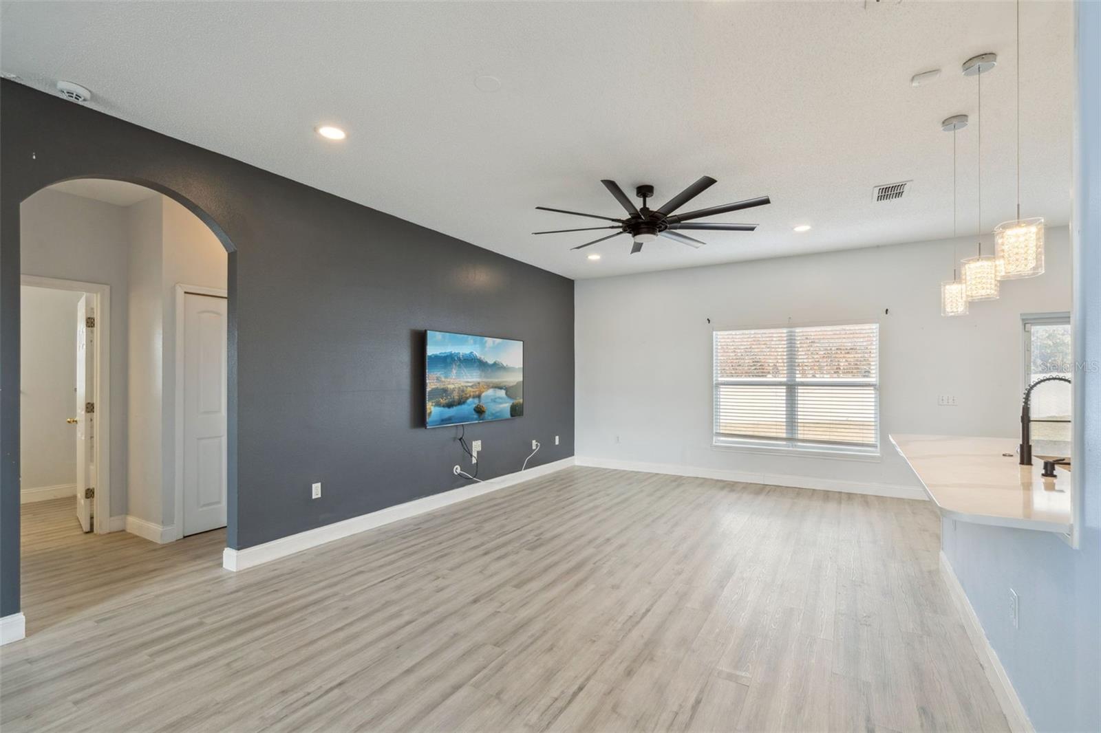 PEBBLE POINTE UNIT 3B - Residential