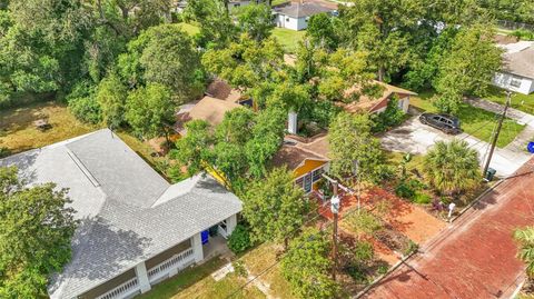 A home in LAKELAND