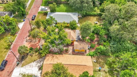 A home in LAKELAND