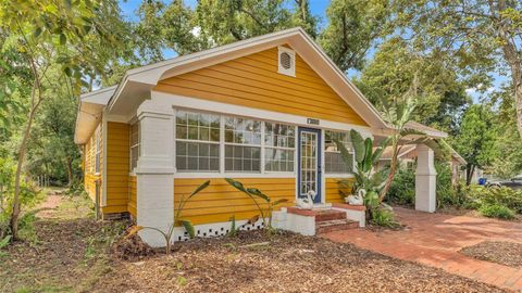 A home in LAKELAND