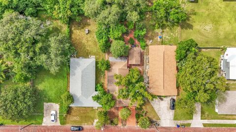 A home in LAKELAND