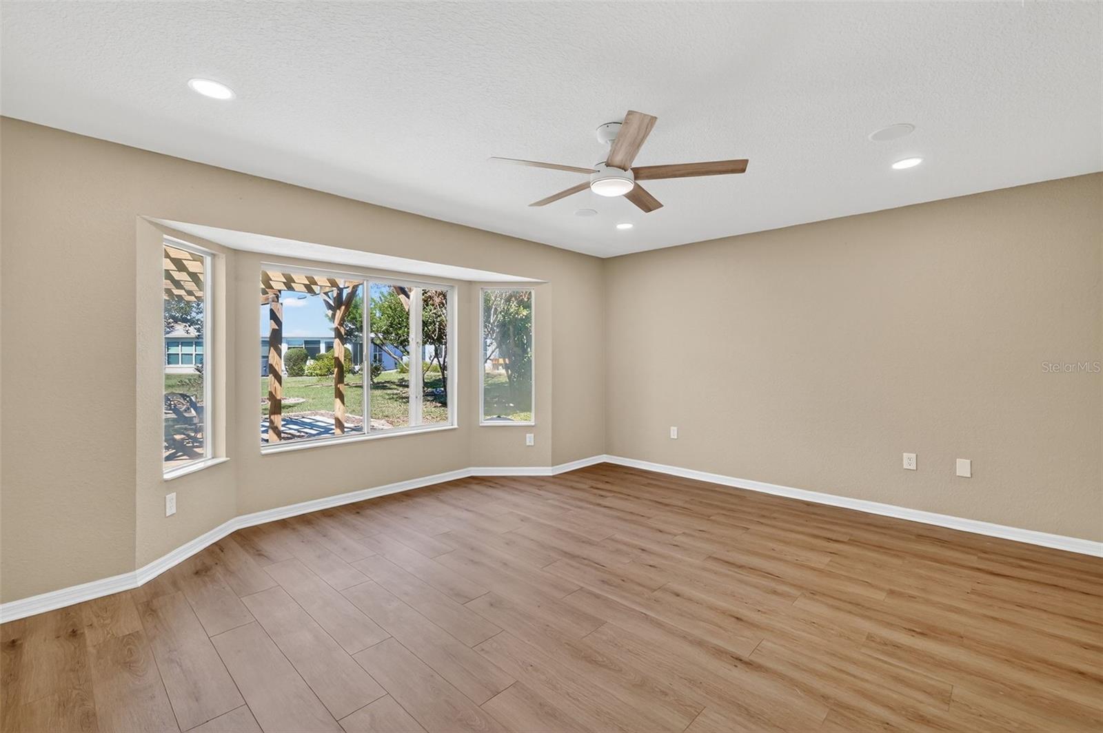 SPRUCE CREEK COUNTRY CLUB ECHO GLEN PH 01 - Residential