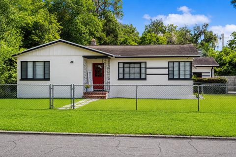 Photo of 1008 NE 6th Street, Ocala, FL 34470 (MLS # OM724547)