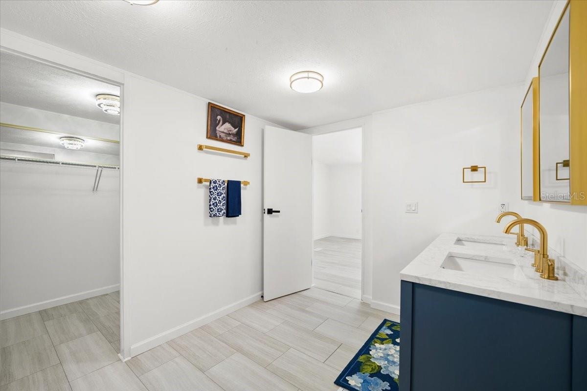 OAK BLUFF - Residential