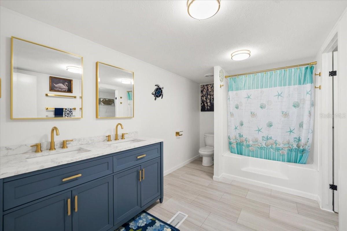 OAK BLUFF - Residential