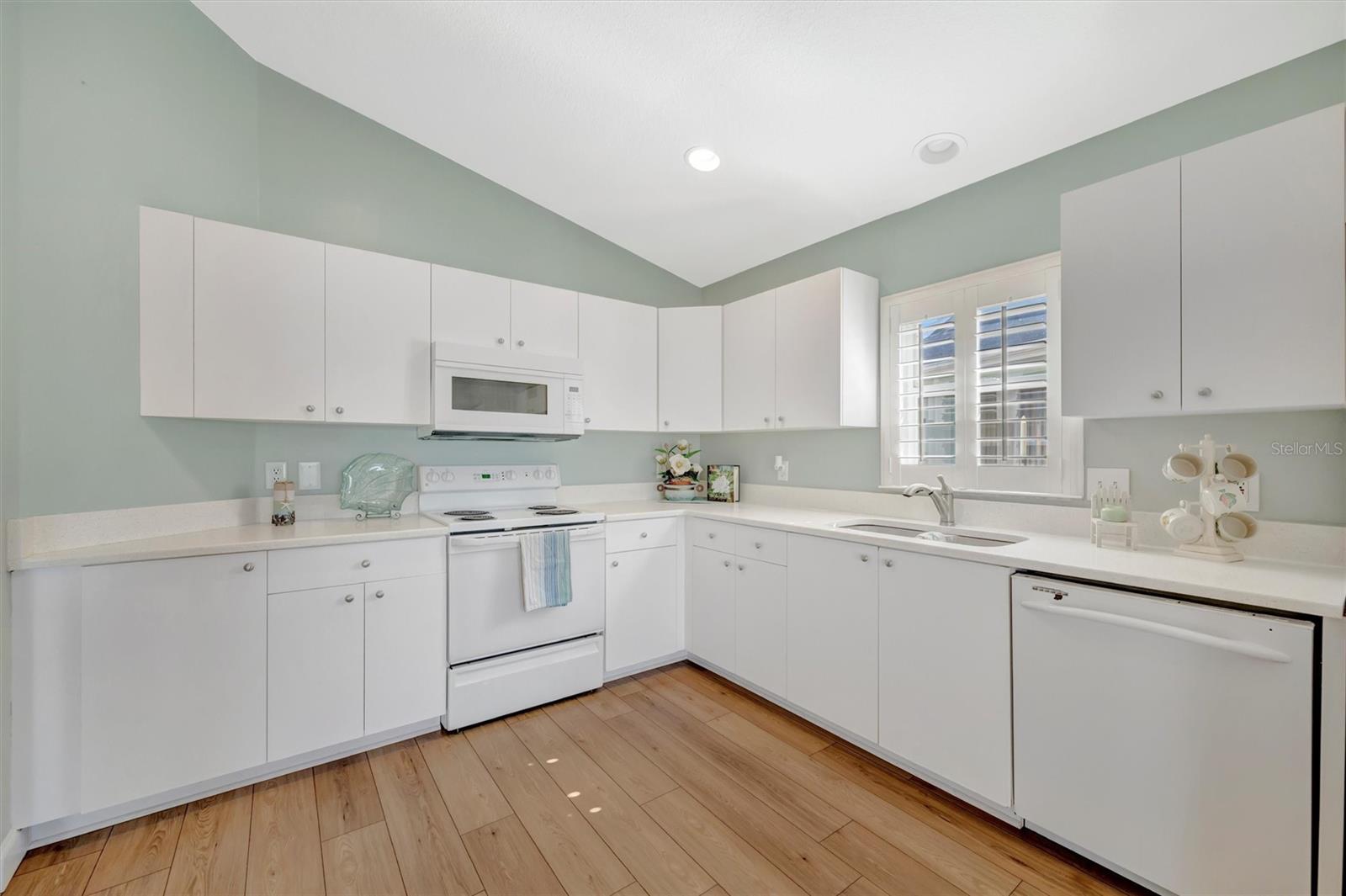 BAY ESTATES NORTH - Residential