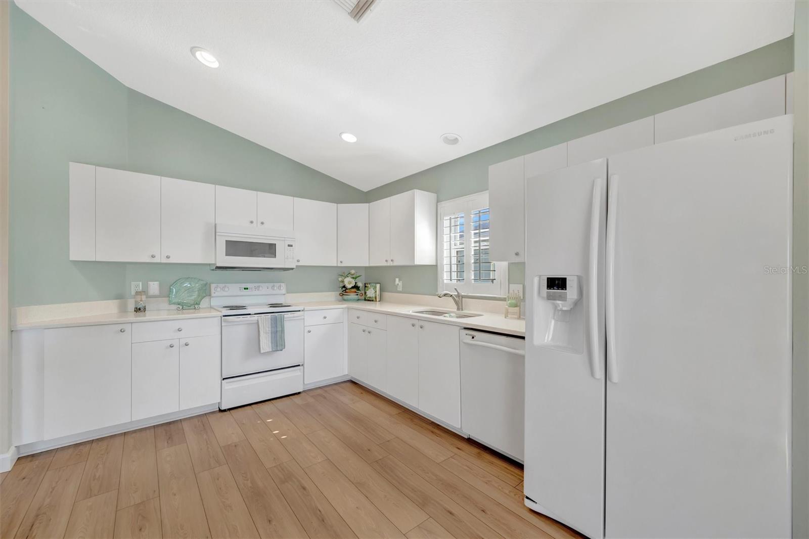 BAY ESTATES NORTH - Residential